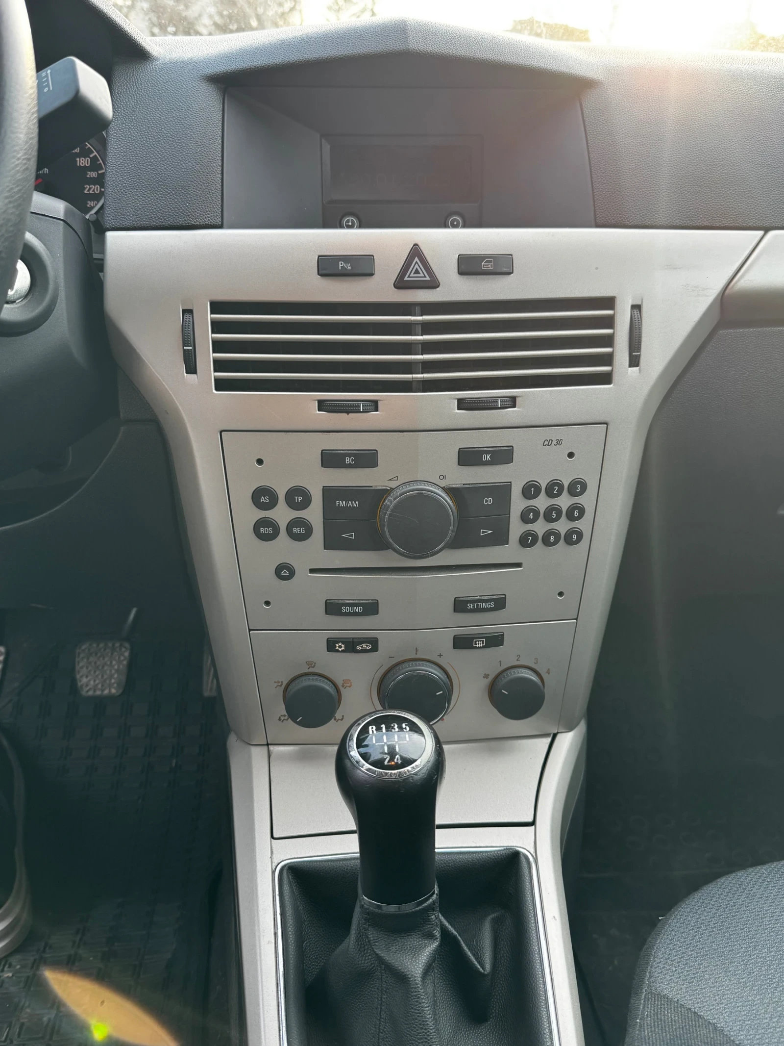 Opel Astra 1.6 GTC - изображение 8