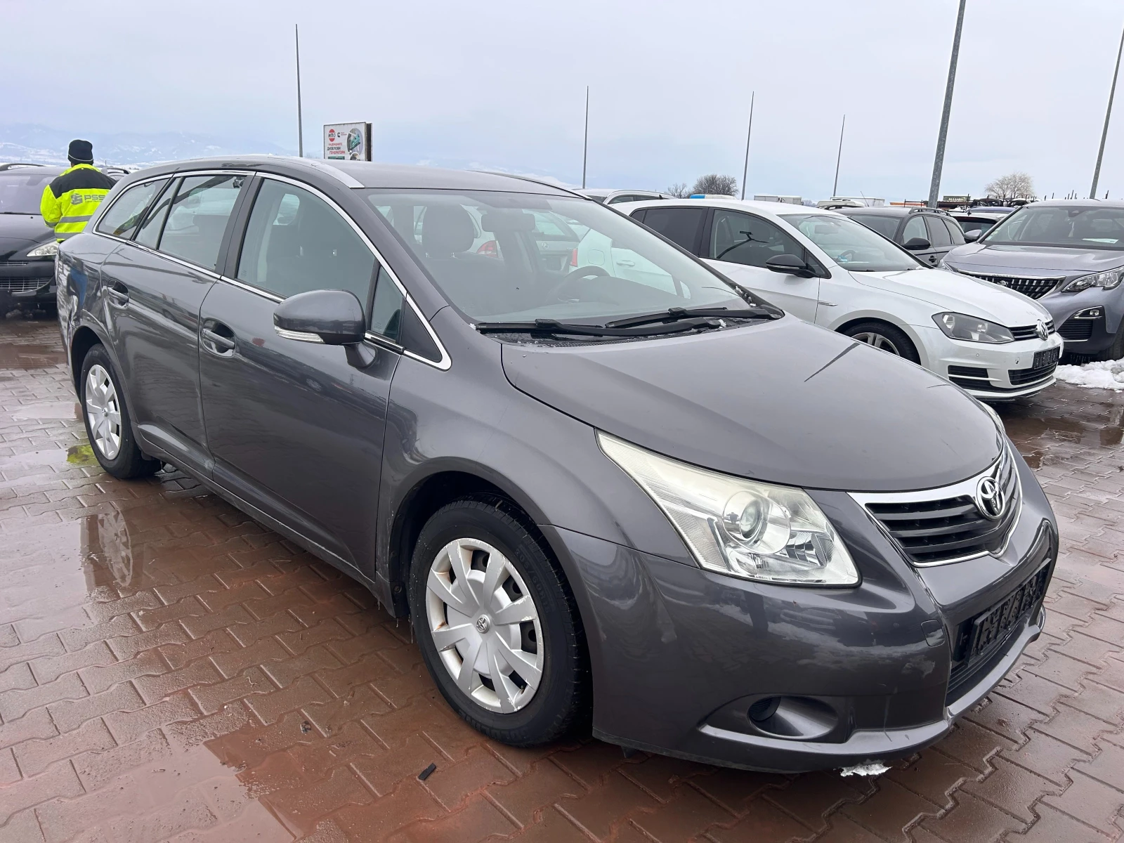 Toyota Avensis 2.0D4-D NAVI EURO 5 - изображение 4