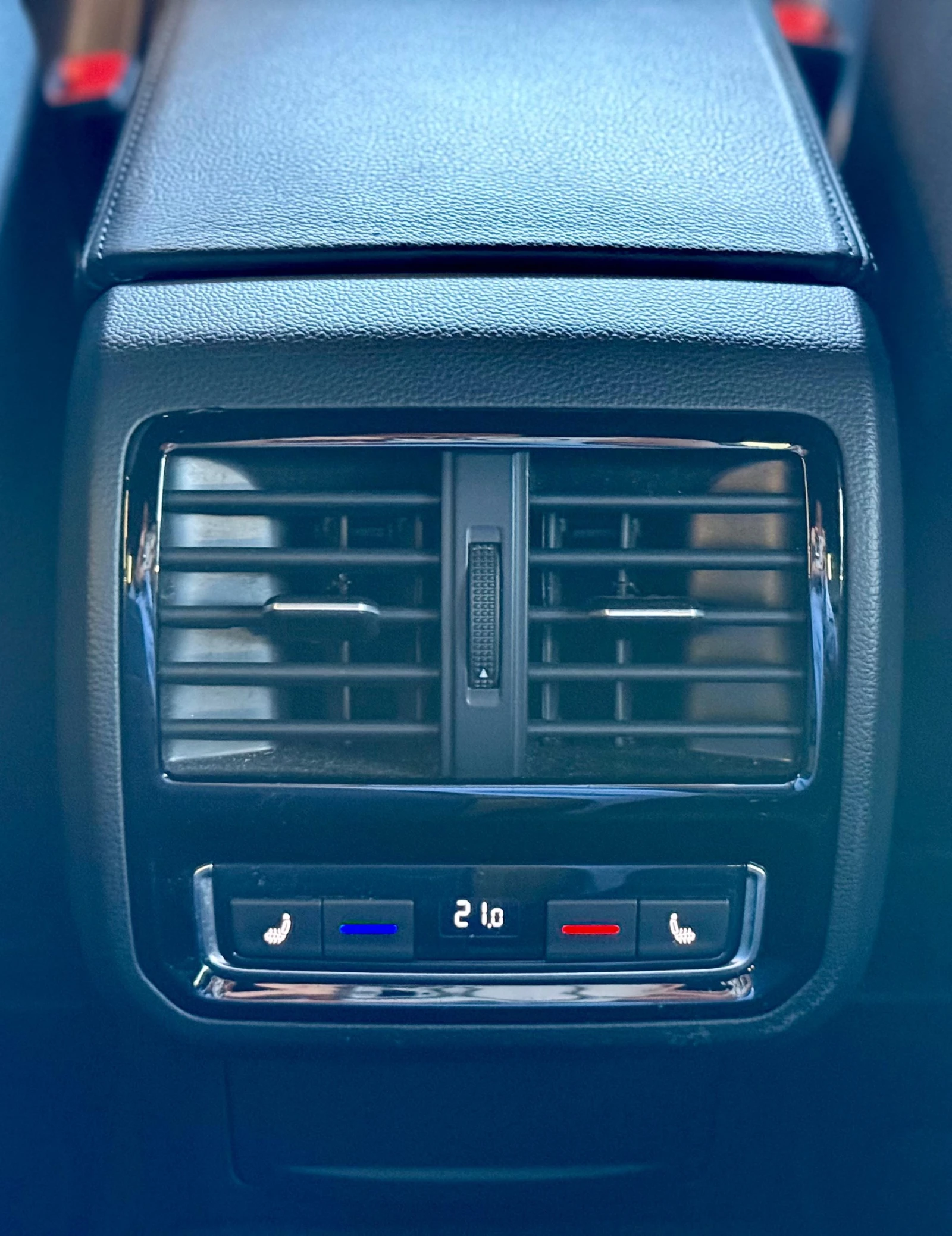 VW Passat R-Line* BlindSpot* Keyless* IQ Lights* * 360 | Mobile.bg   15