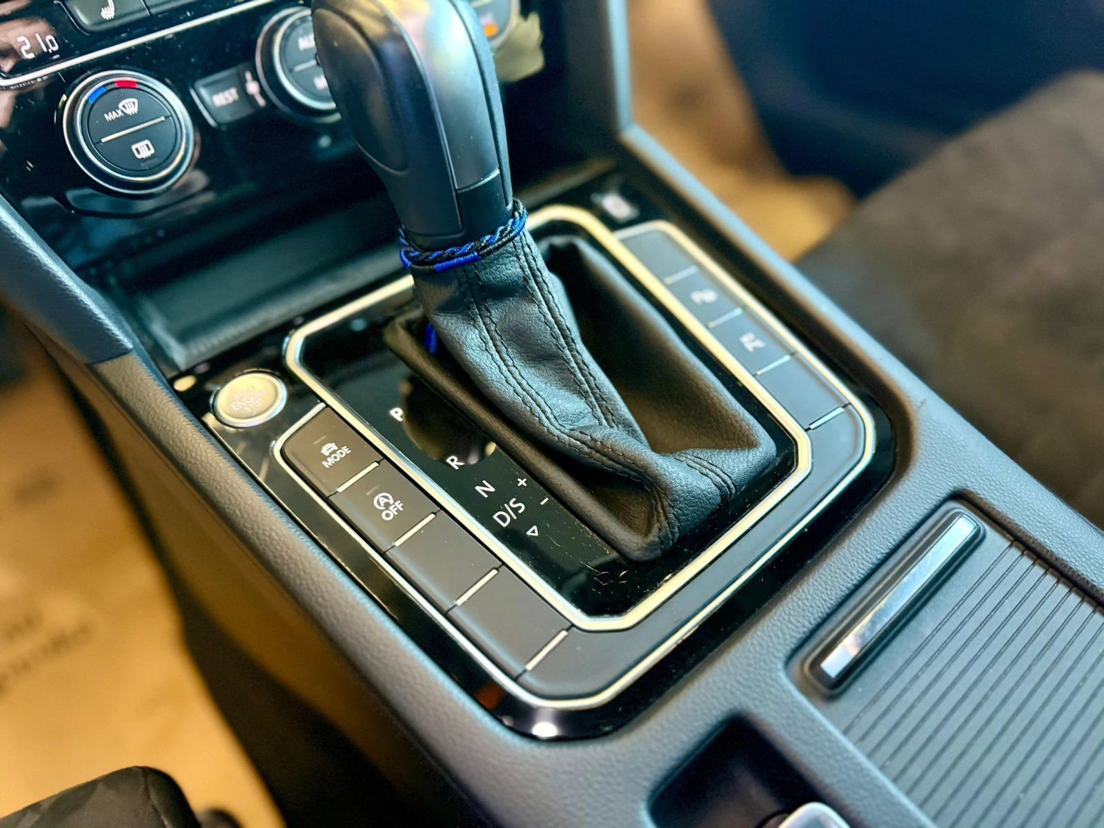 VW Passat R-Line* BlindSpot* Keyless* IQ Lights* * 360 | Mobile.bg   12