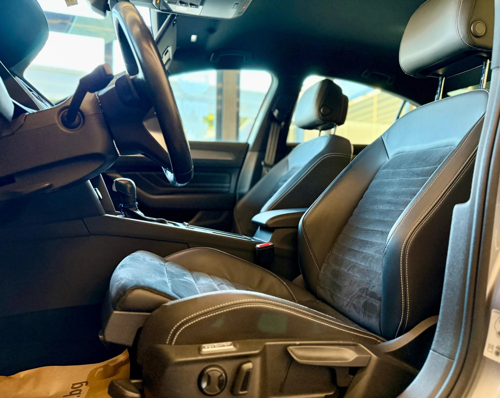 VW Passat R-Line* BlindSpot* Keyless* IQ Lights* Лизинг* 360 - изображение 8