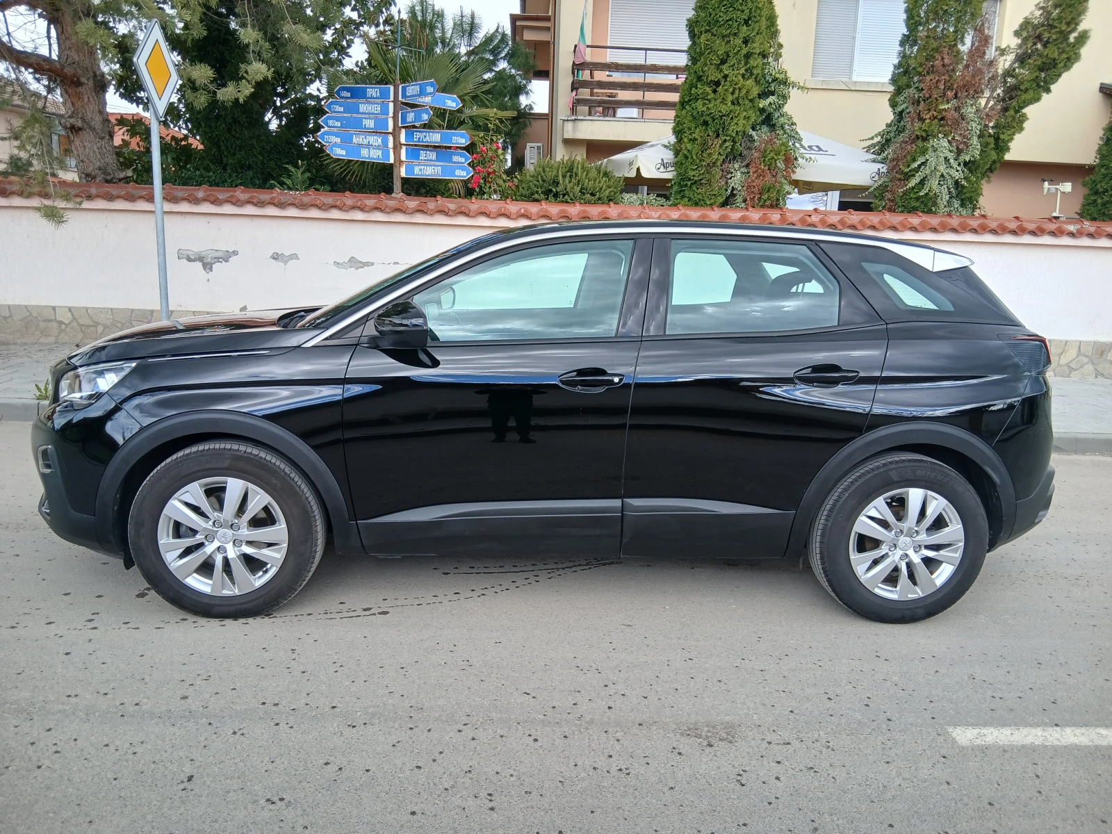 Peugeot 3008 1.2 PureTech Active ПЪЛНА СЕРВИЗНА ИСТОРИЯ, снимка 2 - Автомобили и джипове - 53405403