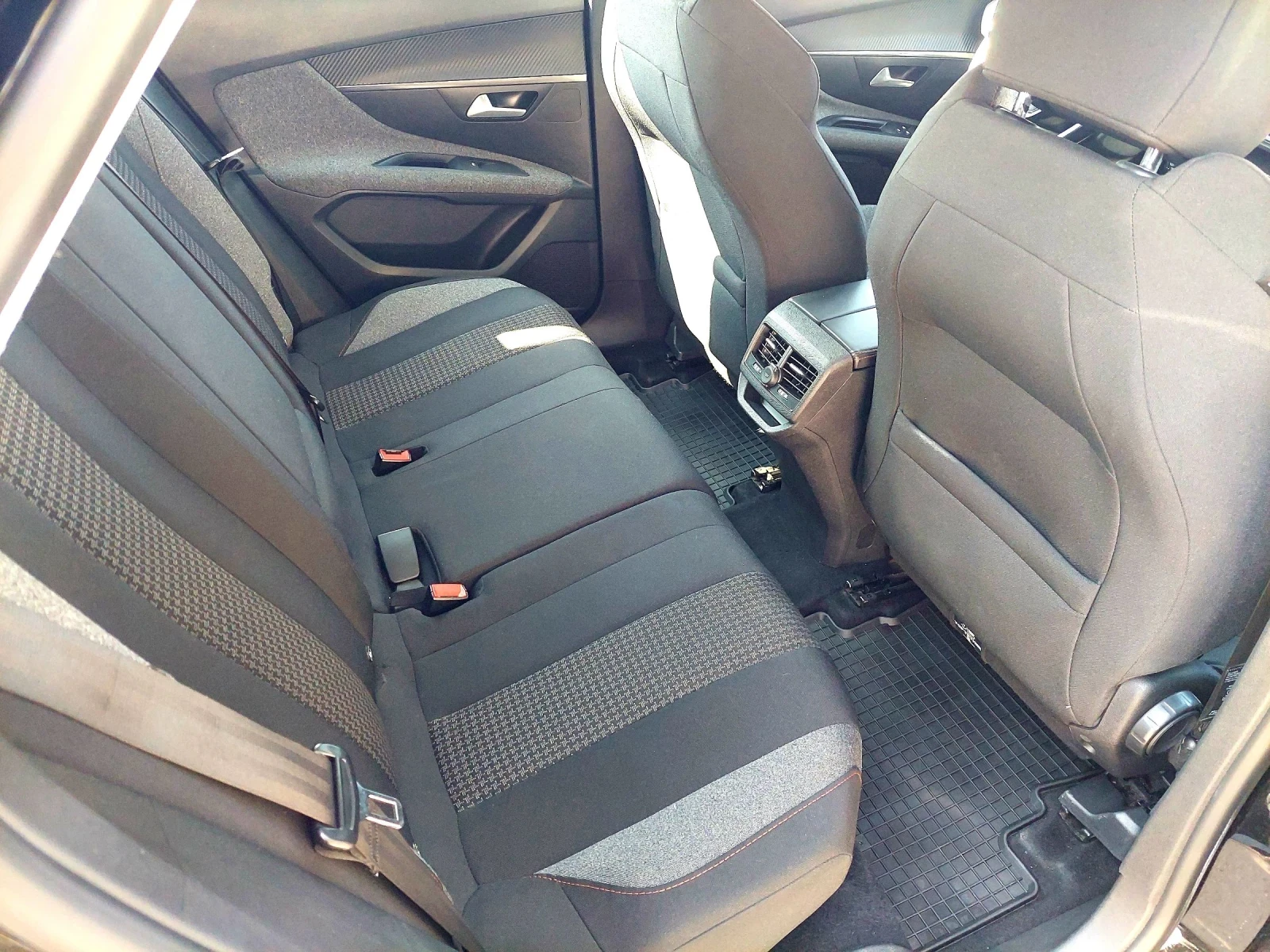 Peugeot 3008 1.2 PureTech Active ПЪЛНА СЕРВИЗНА ИСТОРИЯ, снимка 11 - Автомобили и джипове - 53405403