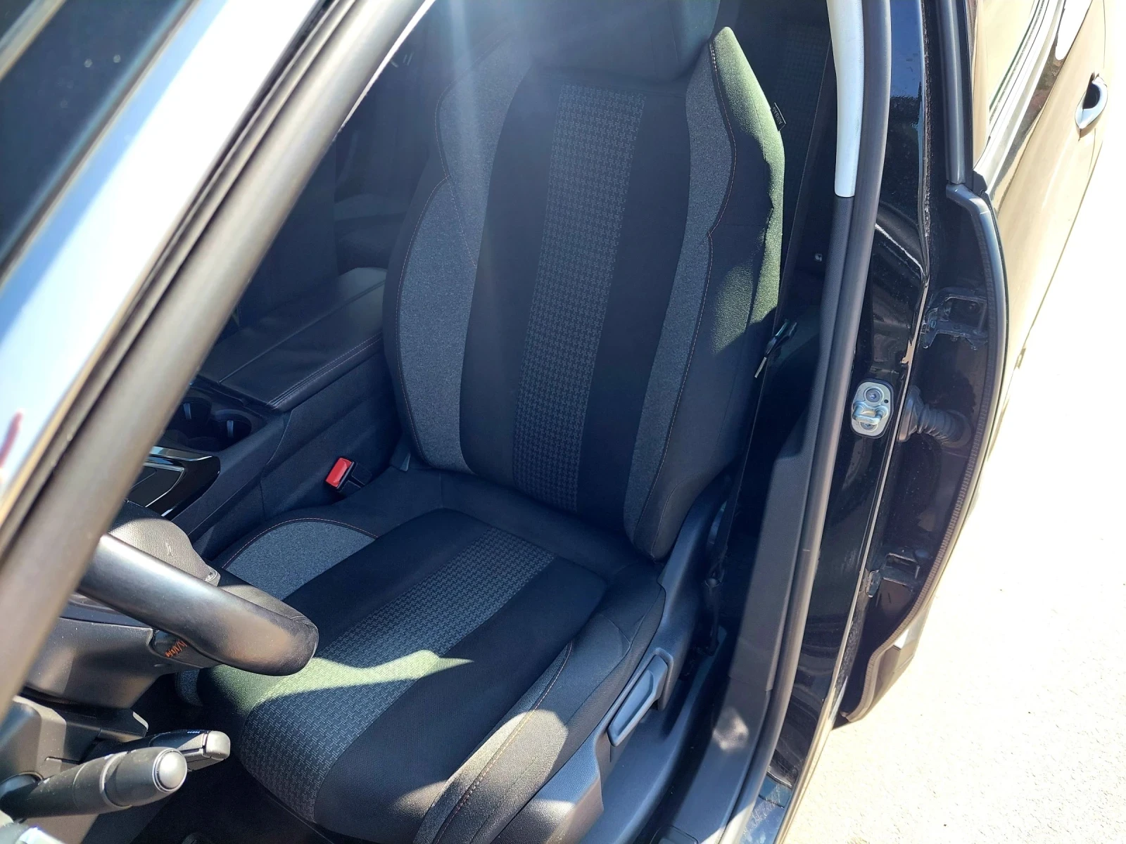 Peugeot 3008 1.2 PureTech Active ПЪЛНА СЕРВИЗНА ИСТОРИЯ, снимка 12 - Автомобили и джипове - 53405403