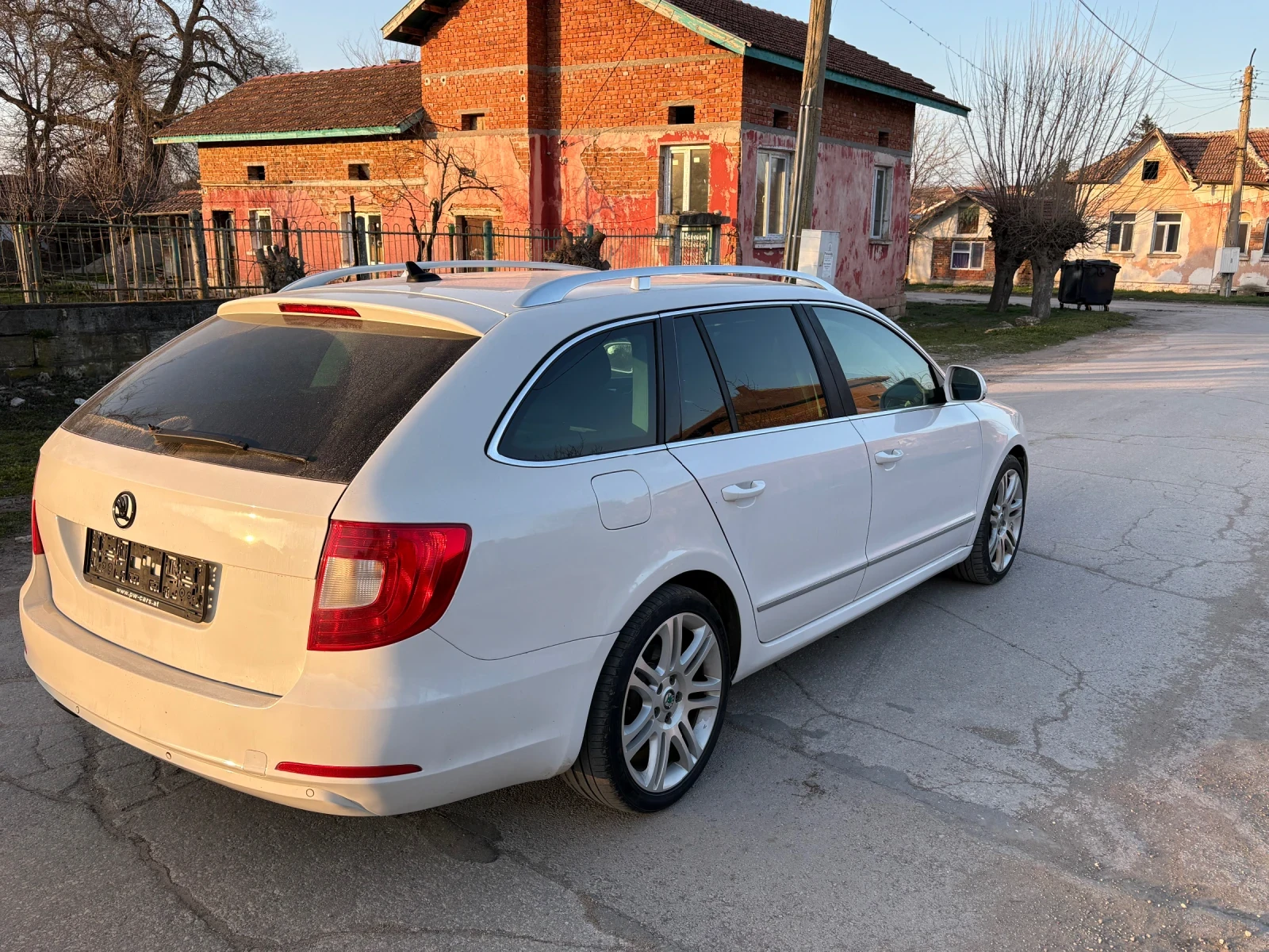 Skoda Superb 2.0tdi, снимка 3 - Автомобили и джипове - 53749156