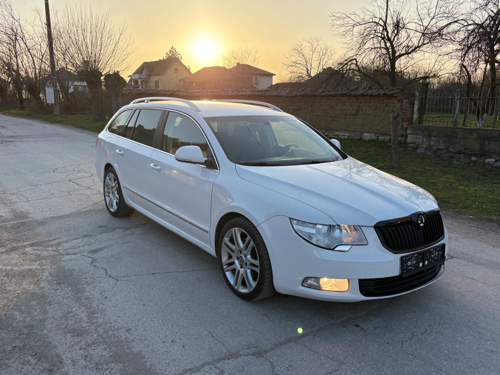 Skoda Superb 2.0tdi, снимка 2 - Автомобили и джипове - 53749156