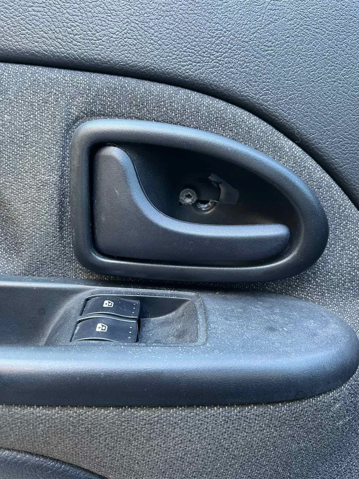 Renault Clio, снимка 2 - Автомобили и джипове - 54195144