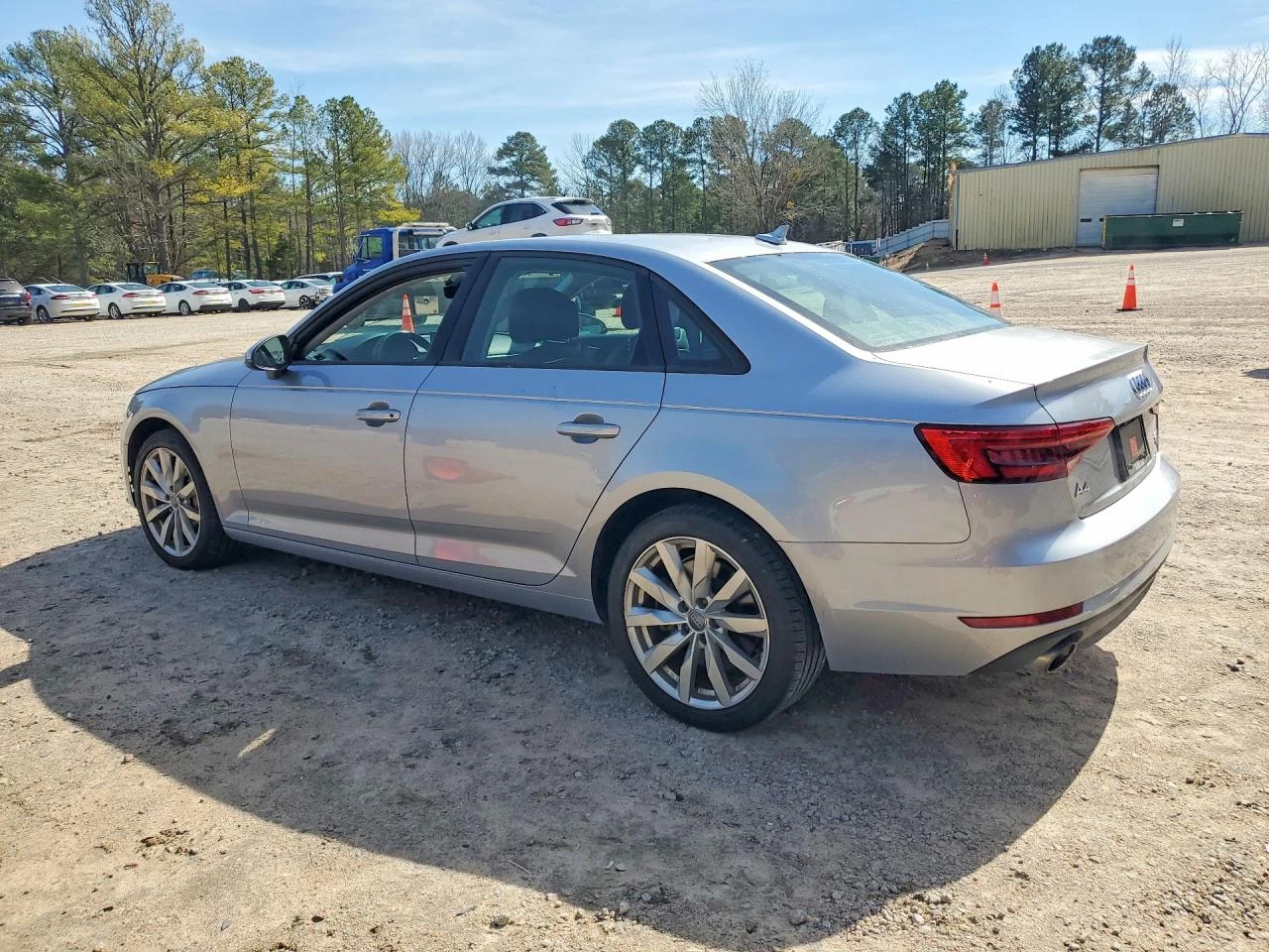 Audi A4 2.0l Premium, снимка 2 - Автомобили и джипове - 54430571