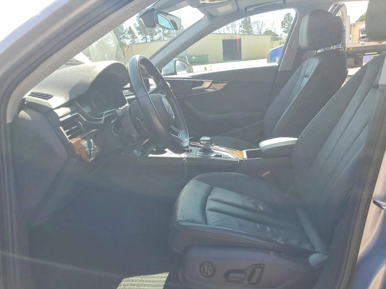 Audi A4 2.0l Premium, снимка 7 - Автомобили и джипове - 54430571