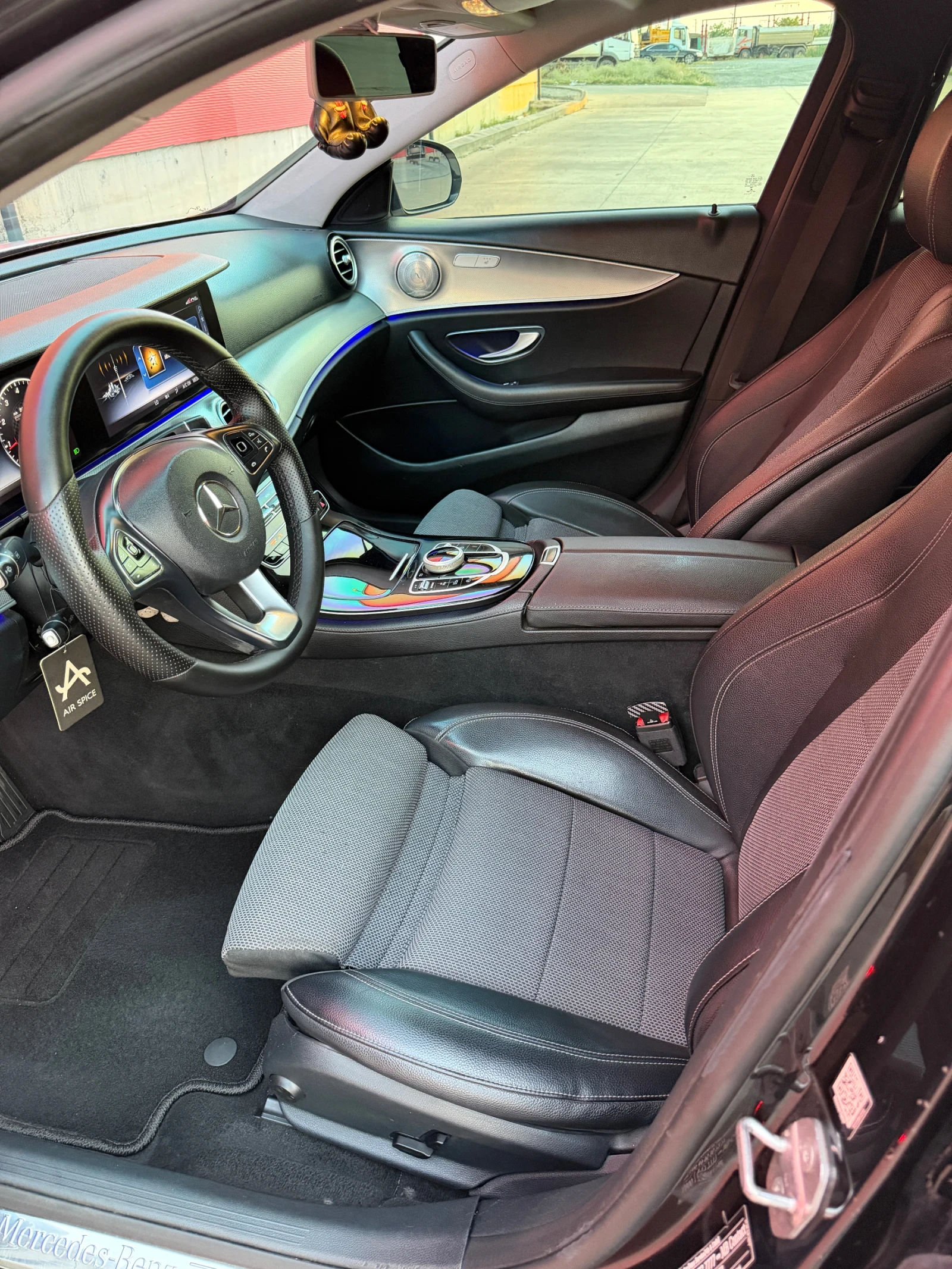Mercedes-Benz E 220 AMG pack 6.3, снимка 14 - Автомобили и джипове - 55128819