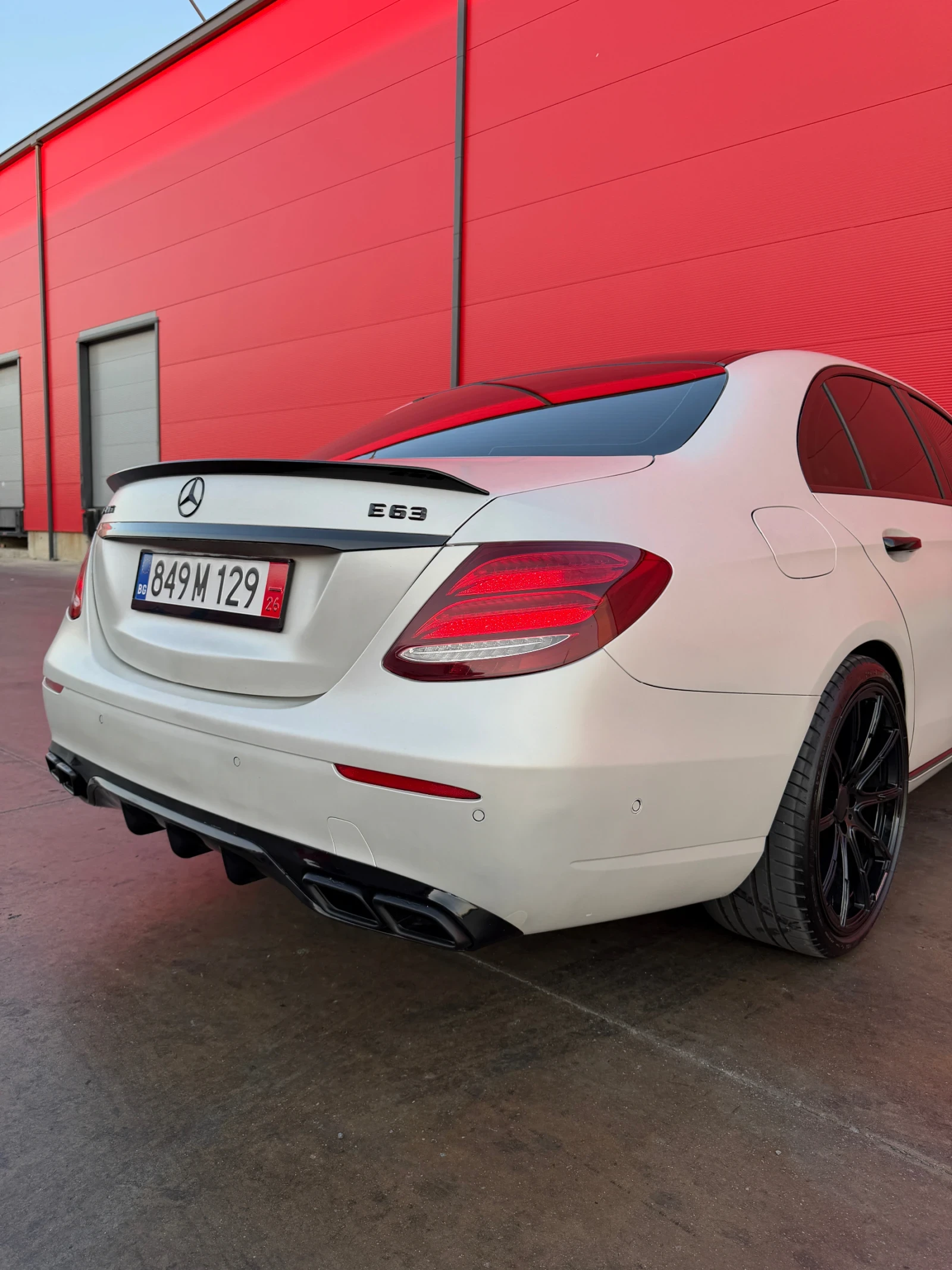 Mercedes-Benz E 220 AMG pack 6.3, снимка 17 - Автомобили и джипове - 55128819