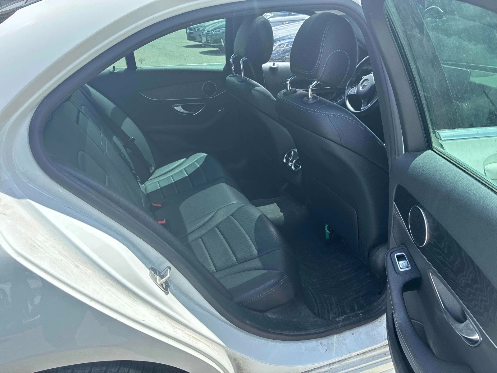 Mercedes-Benz C 300 Premium Pckg/2 КЛЮЧА/СЕРВИЗНА ИСТ/CARFAX, снимка 7 - Автомобили и джипове - 55165409