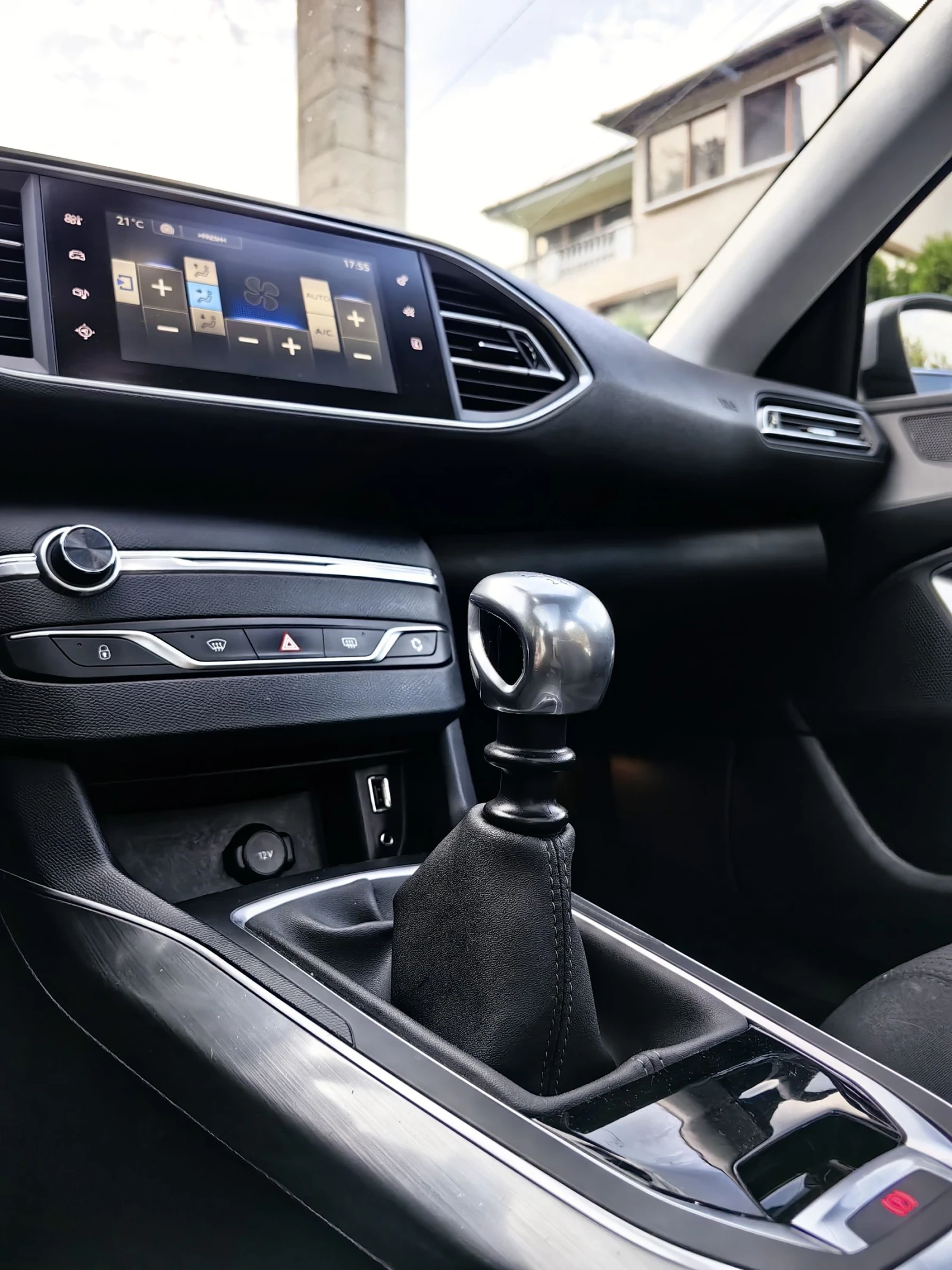 Peugeot 308 1.2 LED PANORAMA, снимка 12 - Автомобили и джипове - 55565182