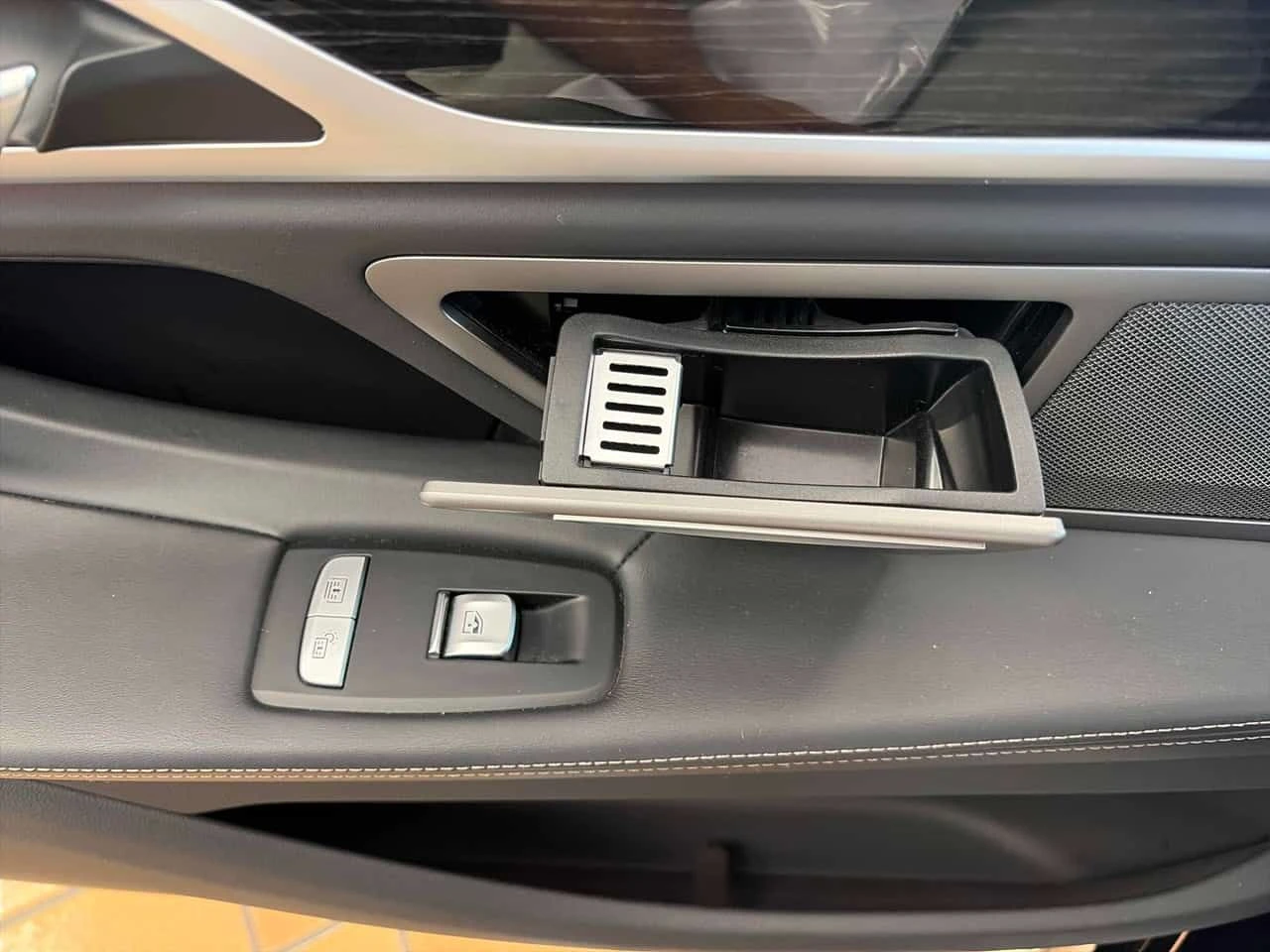 BMW 750 * xDrive Sedan * CARFAX * БЕЗ ПЪРВОНАЧАЛНА ВНОСКА, снимка 10 - Автомобили и джипове - 55677681