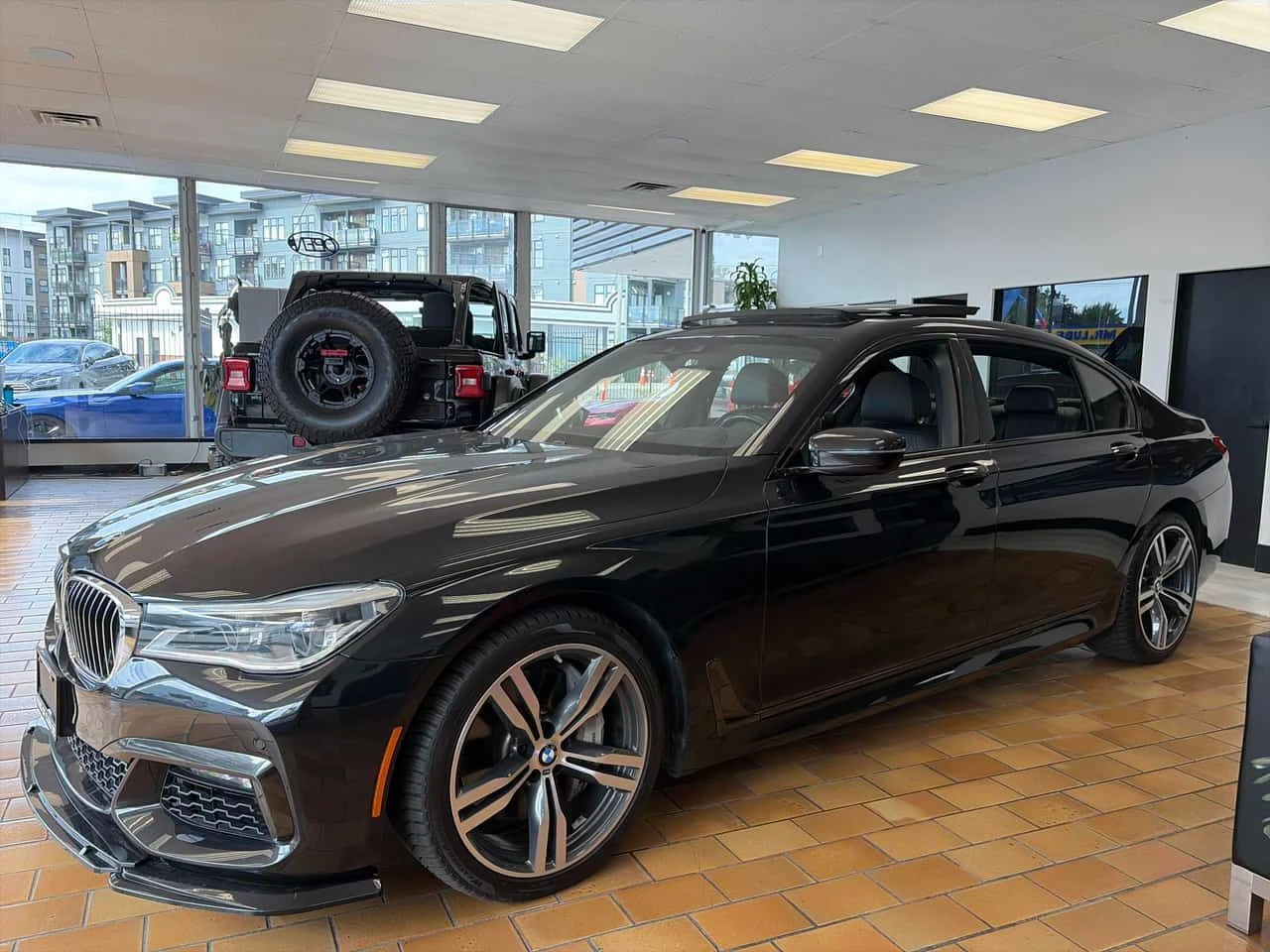 BMW 750 * xDrive Sedan * CARFAX * БЕЗ ПЪРВОНАЧАЛНА ВНОСКА, снимка 2 - Автомобили и джипове - 55677681