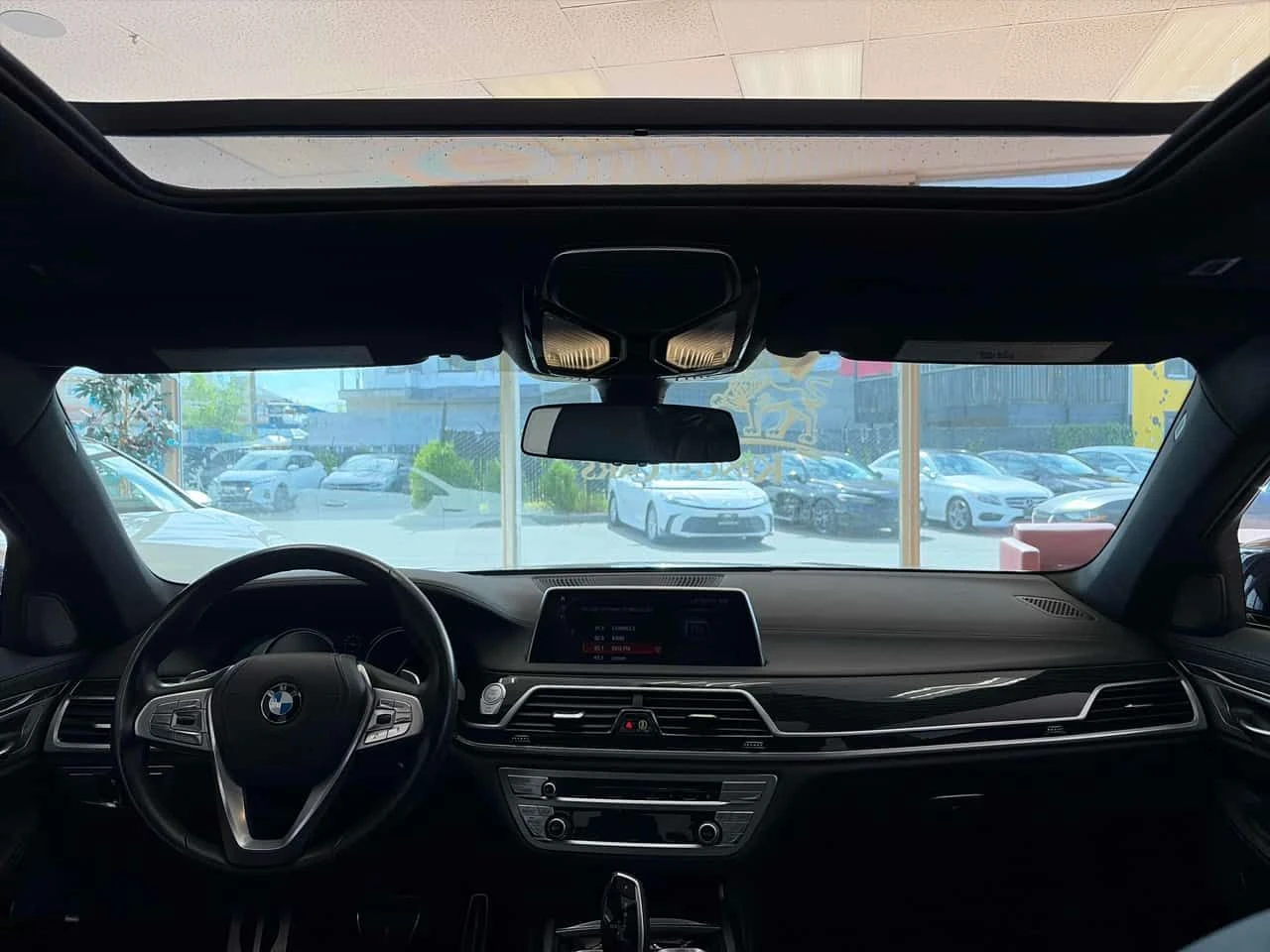 BMW 750 * xDrive Sedan * CARFAX * БЕЗ ПЪРВОНАЧАЛНА ВНОСКА, снимка 9 - Автомобили и джипове - 55677681