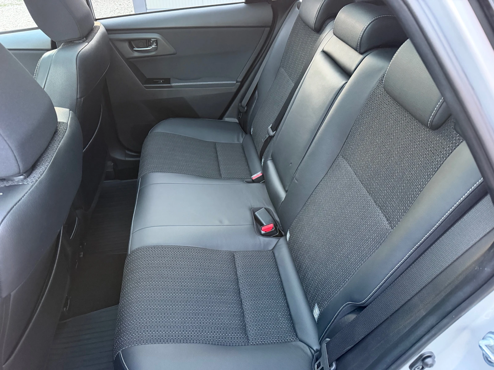 Toyota Auris Benzin/Hybrid* TOP* PANORAMA* 108900KM, снимка 8 - Автомобили и джипове - 55982069
