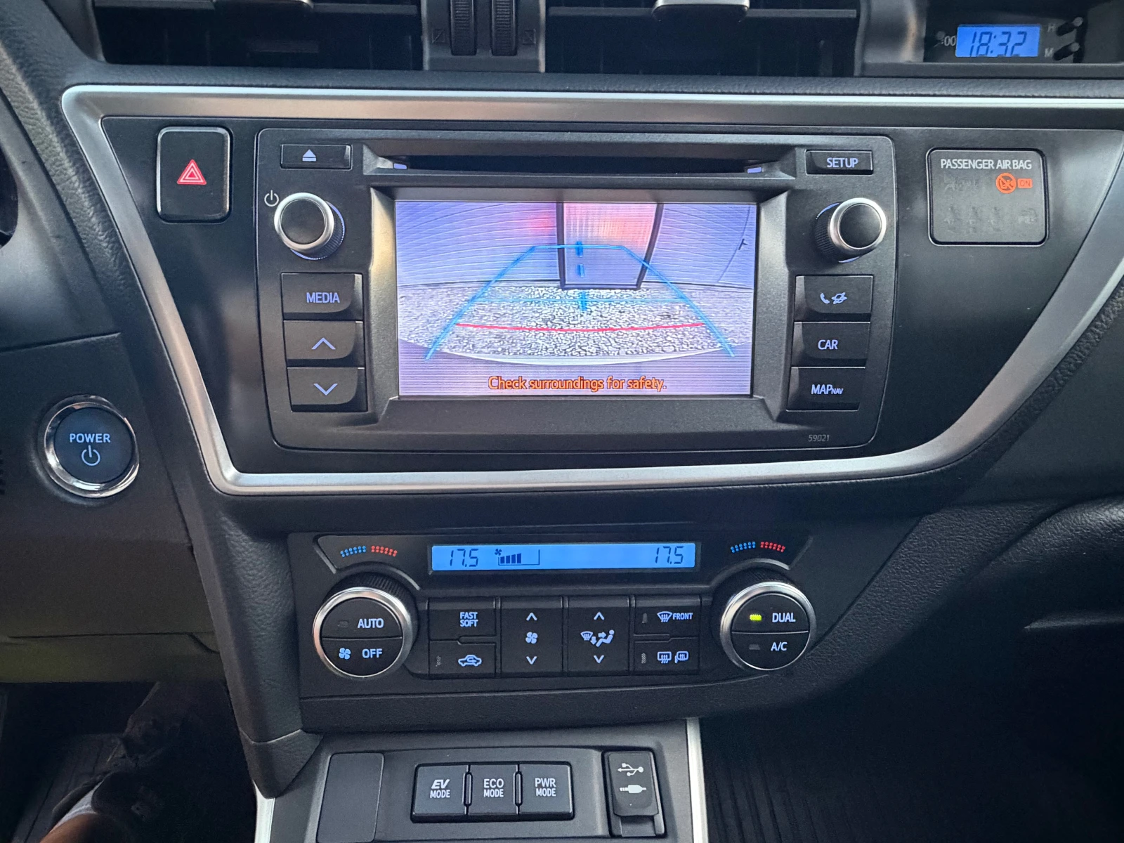 Toyota Auris Benzin/Hybrid* TOP* PANORAMA* 108900KM, снимка 14 - Автомобили и джипове - 55982069
