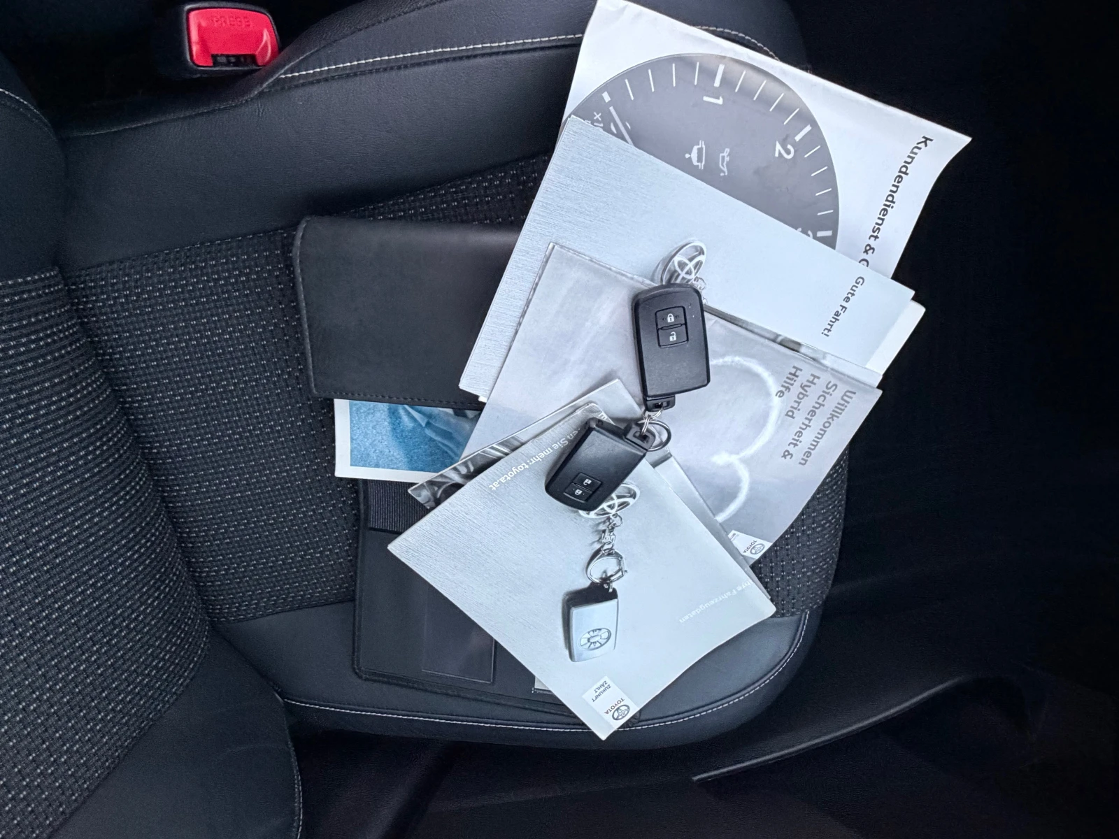 Toyota Auris Benzin/Hybrid* TOP* PANORAMA* 108900KM, снимка 15 - Автомобили и джипове - 55982069