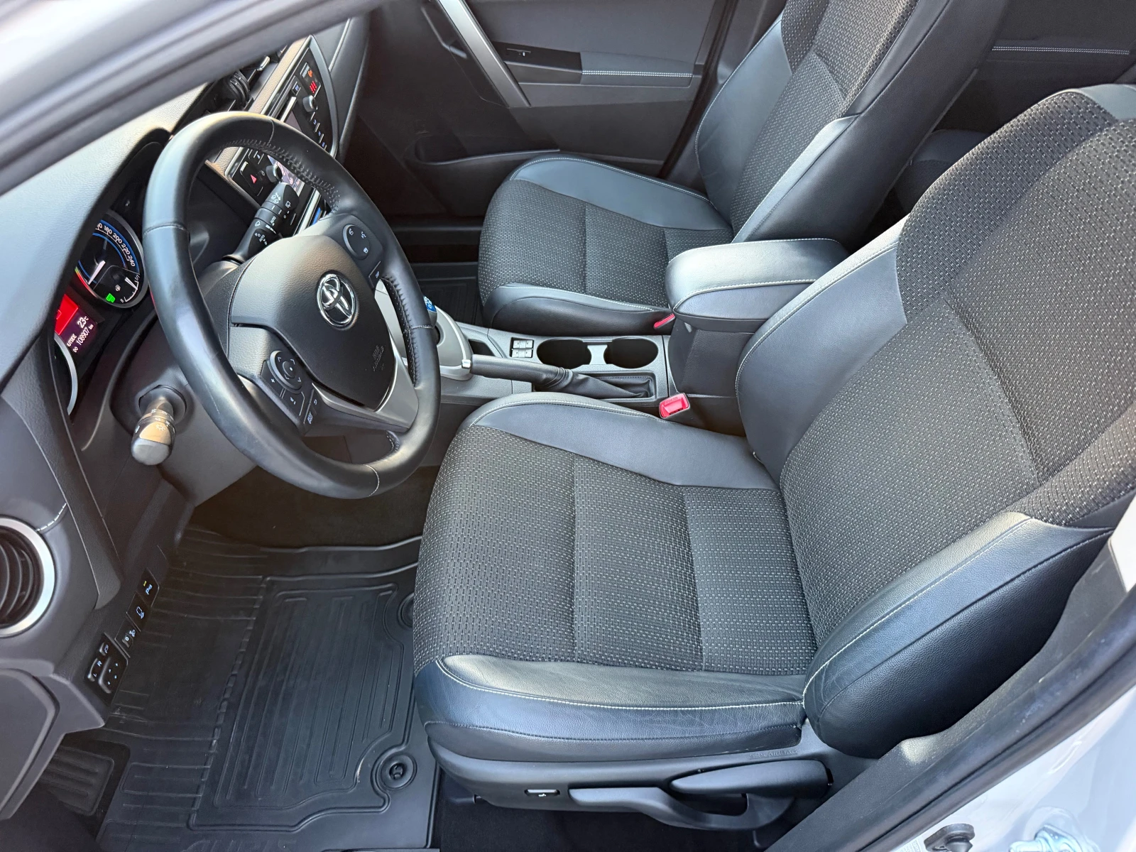 Toyota Auris Benzin/Hybrid* TOP* PANORAMA* 108900KM, снимка 9 - Автомобили и джипове - 55982069
