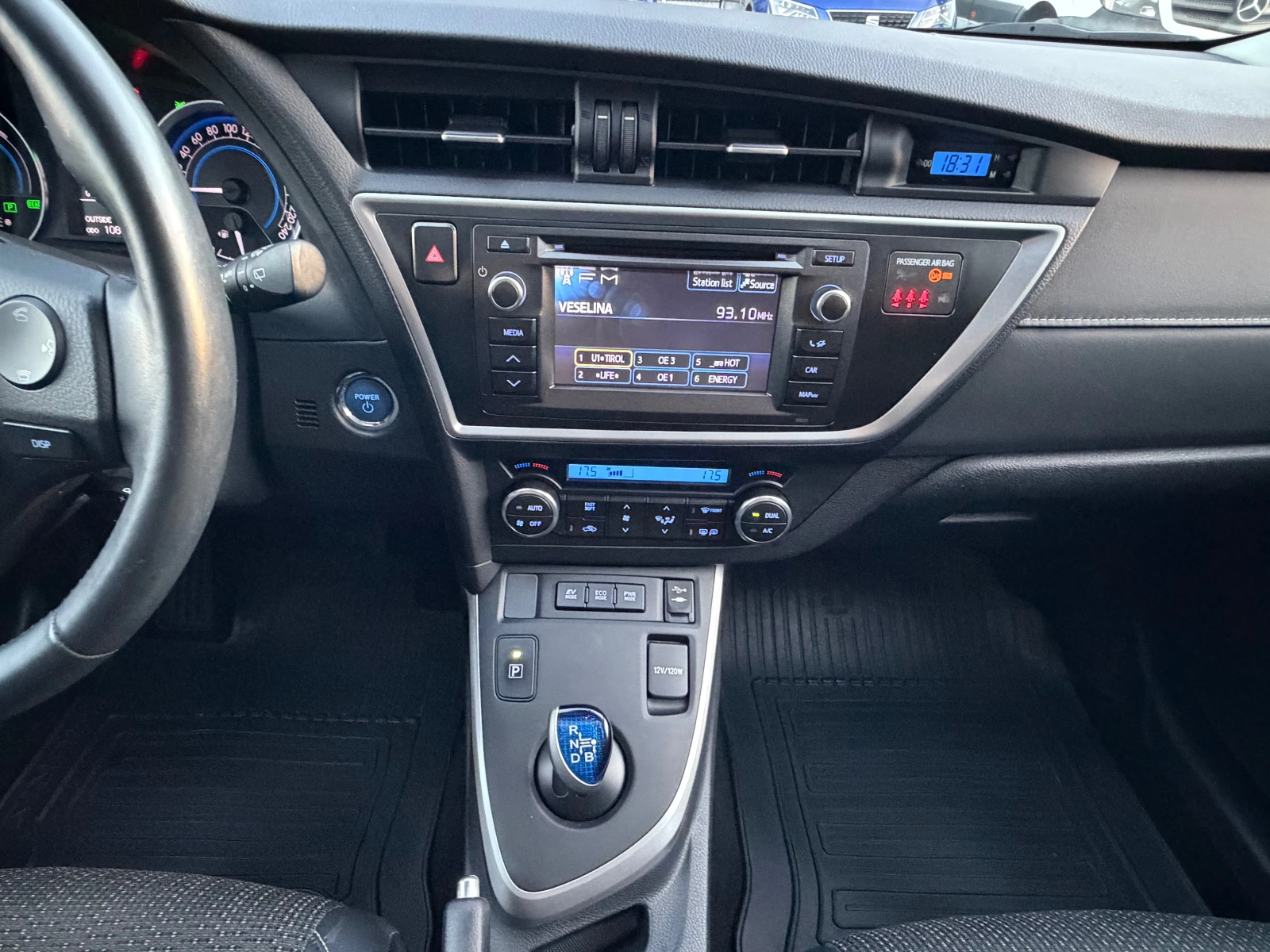 Toyota Auris Benzin/Hybrid* TOP* PANORAMA* 108900KM, снимка 13 - Автомобили и джипове - 55982069