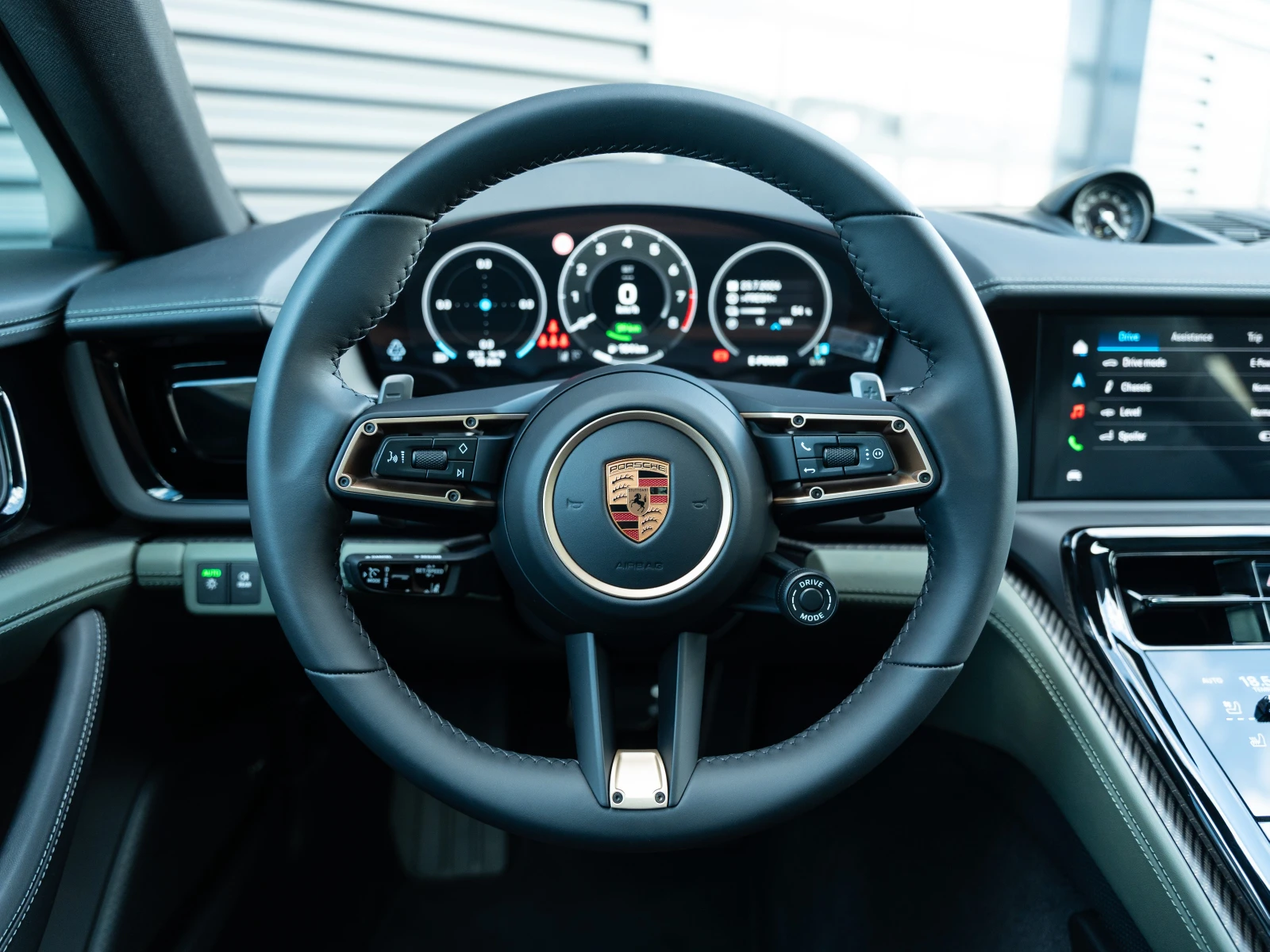 Porsche Panamera 4 E-Hybrid, снимка 9 - Автомобили и джипове - 56067755