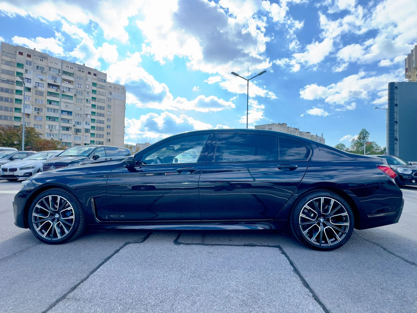 BMW 760 Li V12 xDrive , снимка 7 - Автомобили и джипове - 56208347