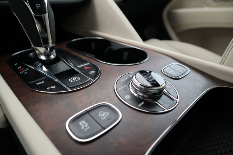 Bentley Bentayga V8/ LONG/ FIRST EDITION/AZURE/4-SEATS/ NAIM/ PANO/, снимка 12 - Автомобили и джипове - 43624853