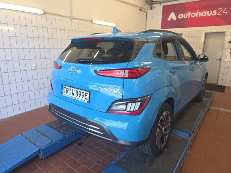 Hyundai Kona 42KWh/BLUELINK/ГАРАНЦИОННА/ТЕРМОПОМПА/SOH100%, снимка 3 - Автомобили и джипове - 54822425