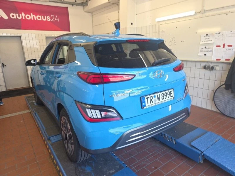 Hyundai Kona 42KWh/BLUELINK/ГАРАНЦИОННА/ТЕРМОПОМПА/SOH100%, снимка 4 - Автомобили и джипове - 54822425