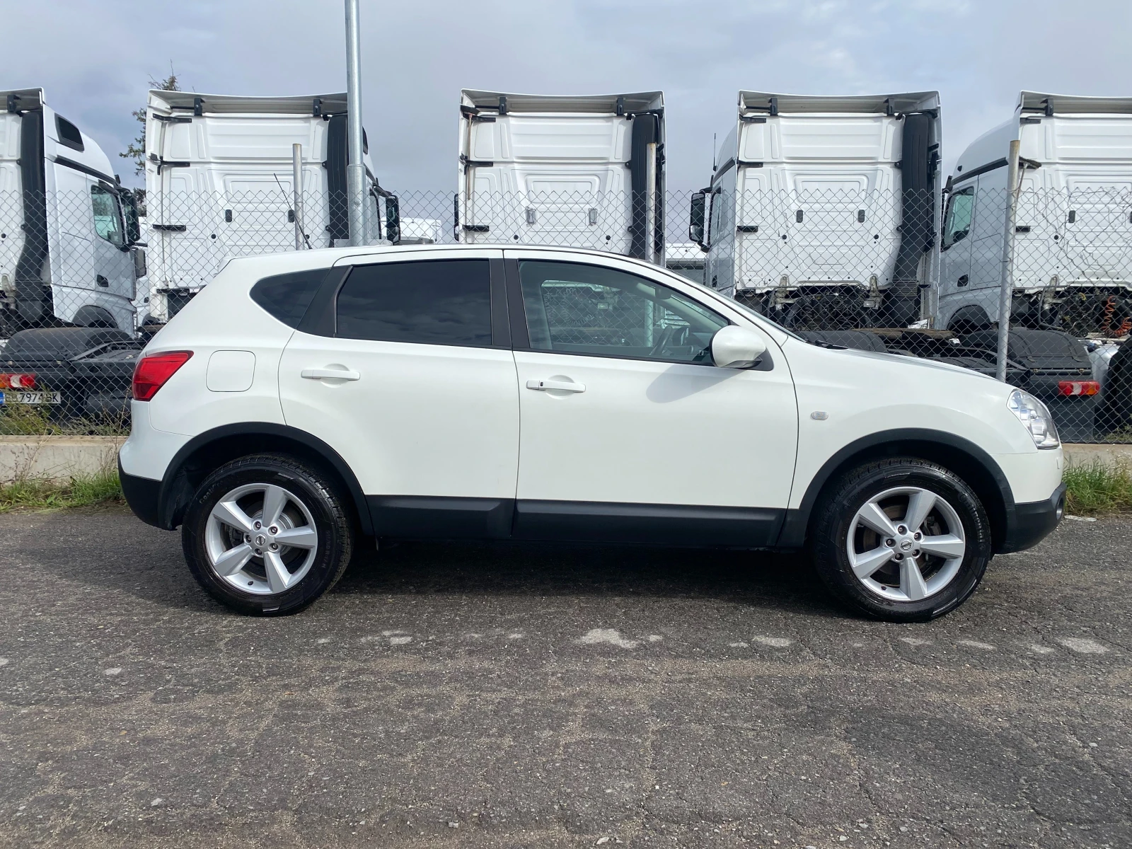 Nissan Qashqai 2.0 i  4x4, КОЖА, НАВИ, КАМЕРА, ПАНОРАМА, KEYLESS, - изображение 5