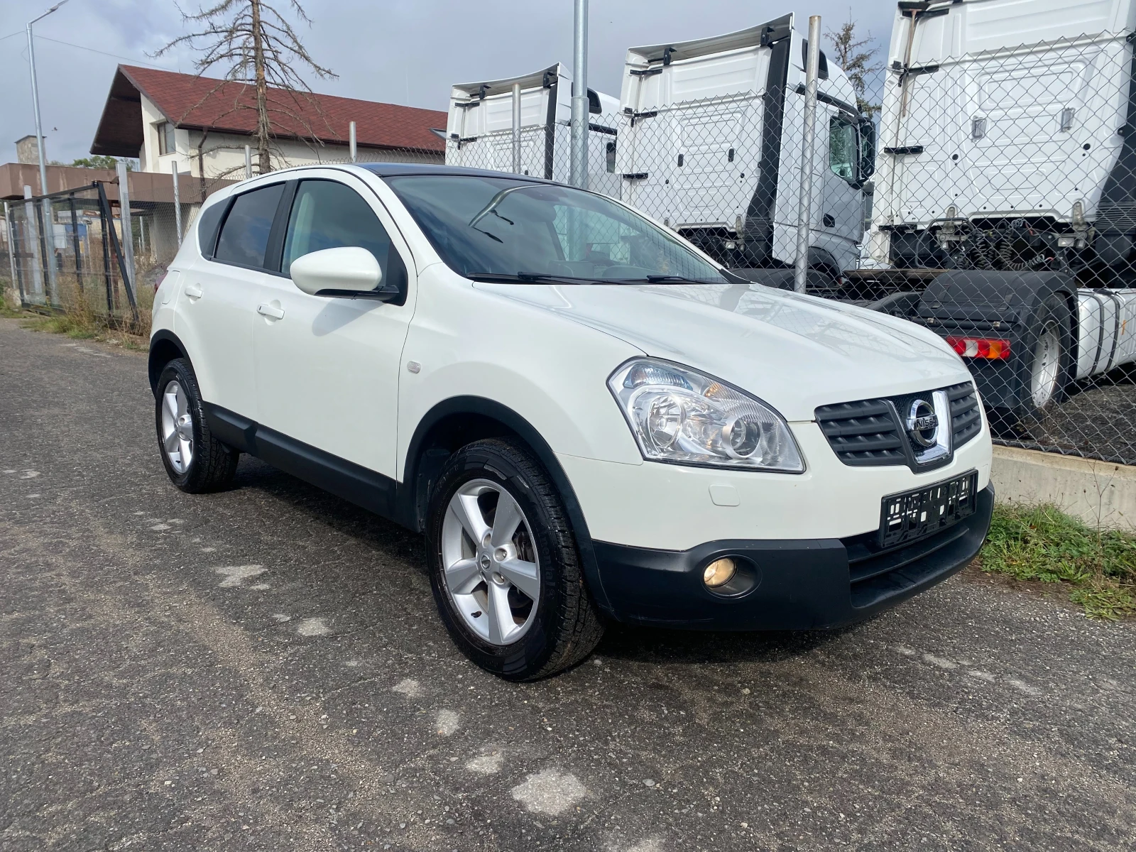 Nissan Qashqai 2.0 i  4x4, КОЖА, НАВИ, КАМЕРА, ПАНОРАМА, KEYLESS, - изображение 6