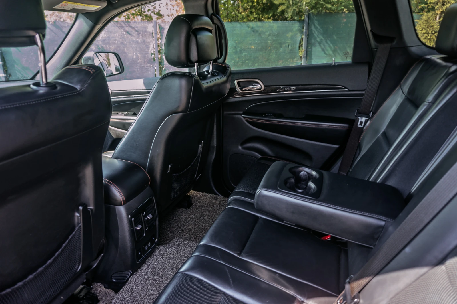 Jeep Grand cherokee 75th Anniversary-4x4-6М Гаранция - РЕАЛНИ КМ! - изображение 10
