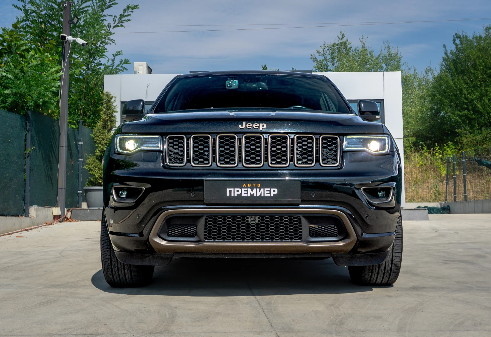 Jeep Grand cherokee 75th Anniversary-4x4-6М Гаранция - РЕАЛНИ КМ! - изображение 2