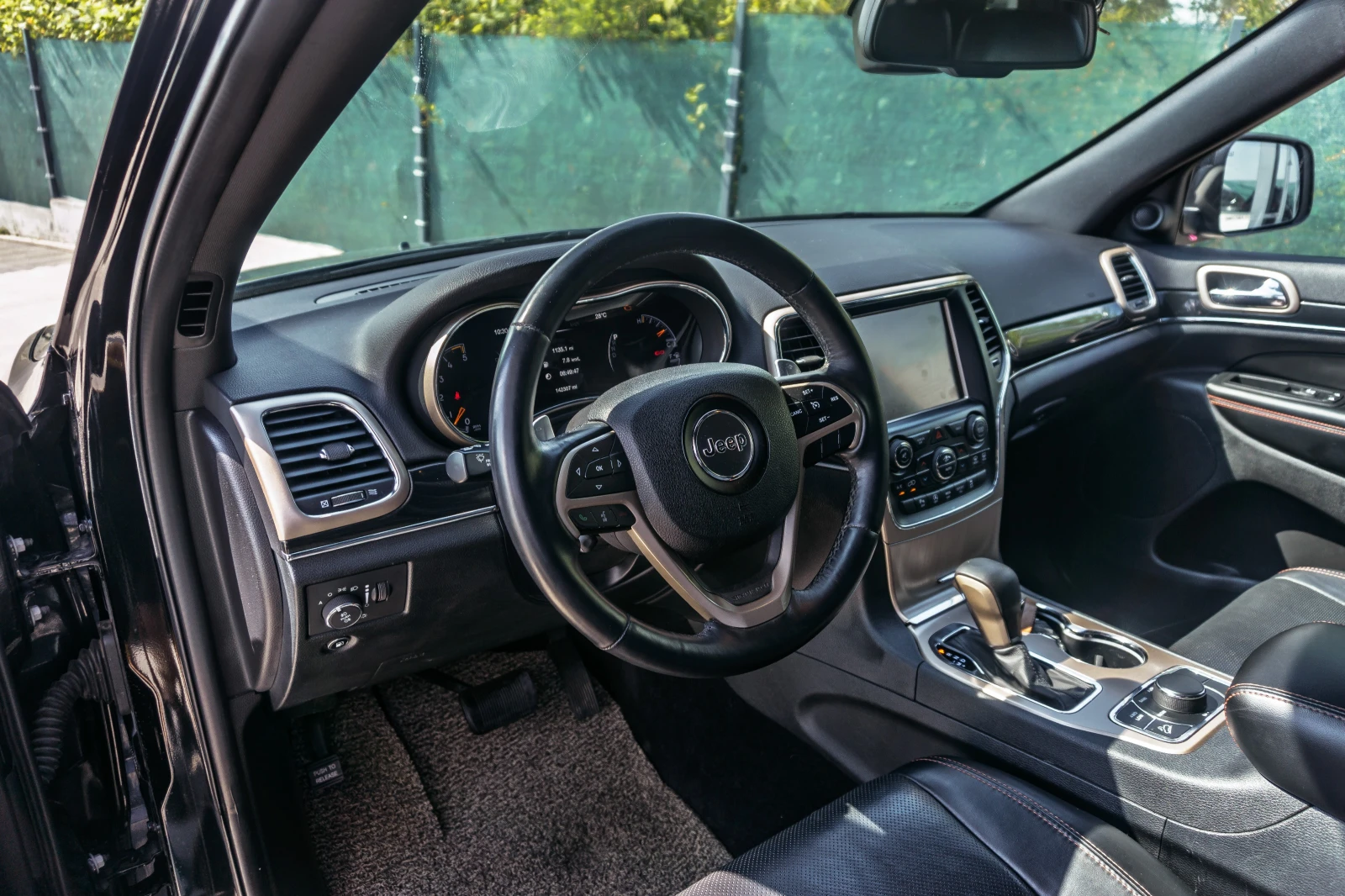 Jeep Grand cherokee 75th Anniversary-4x4-6М Гаранция - РЕАЛНИ КМ! - изображение 7