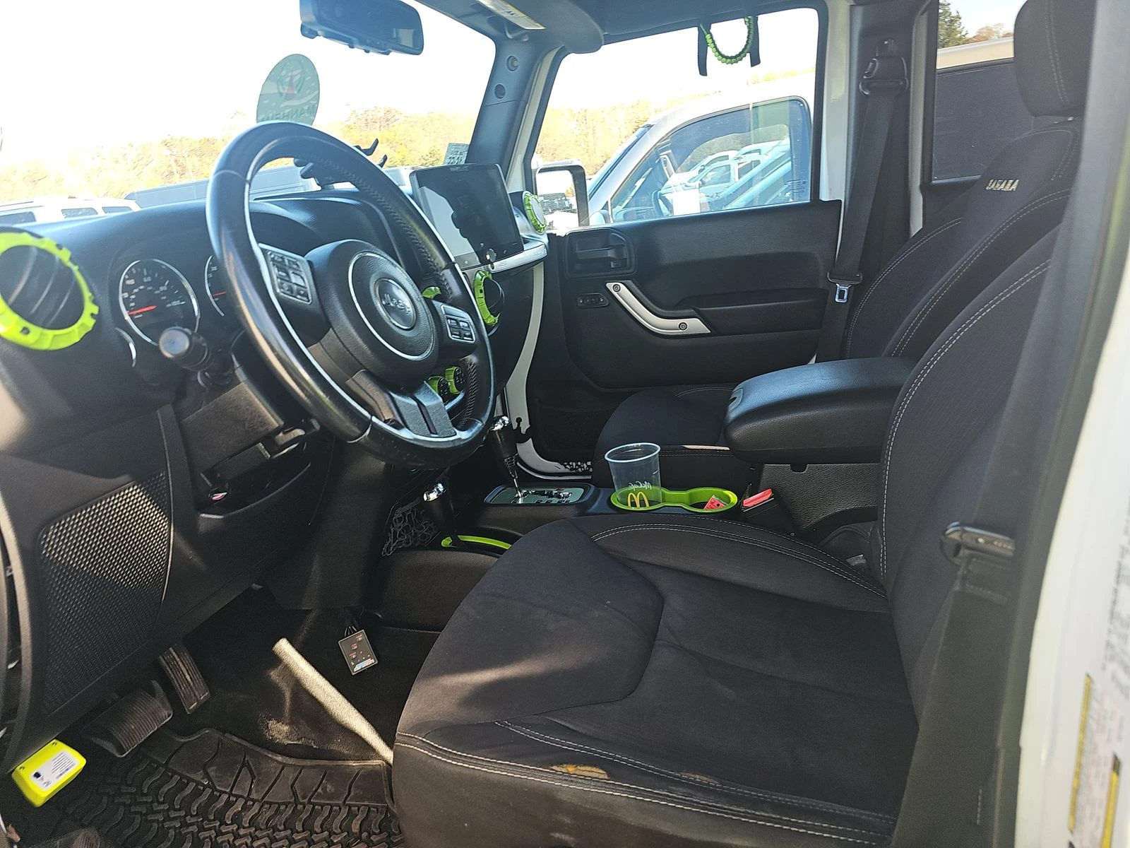 Jeep Wrangler Unlimited Sahara*  - изображение 8