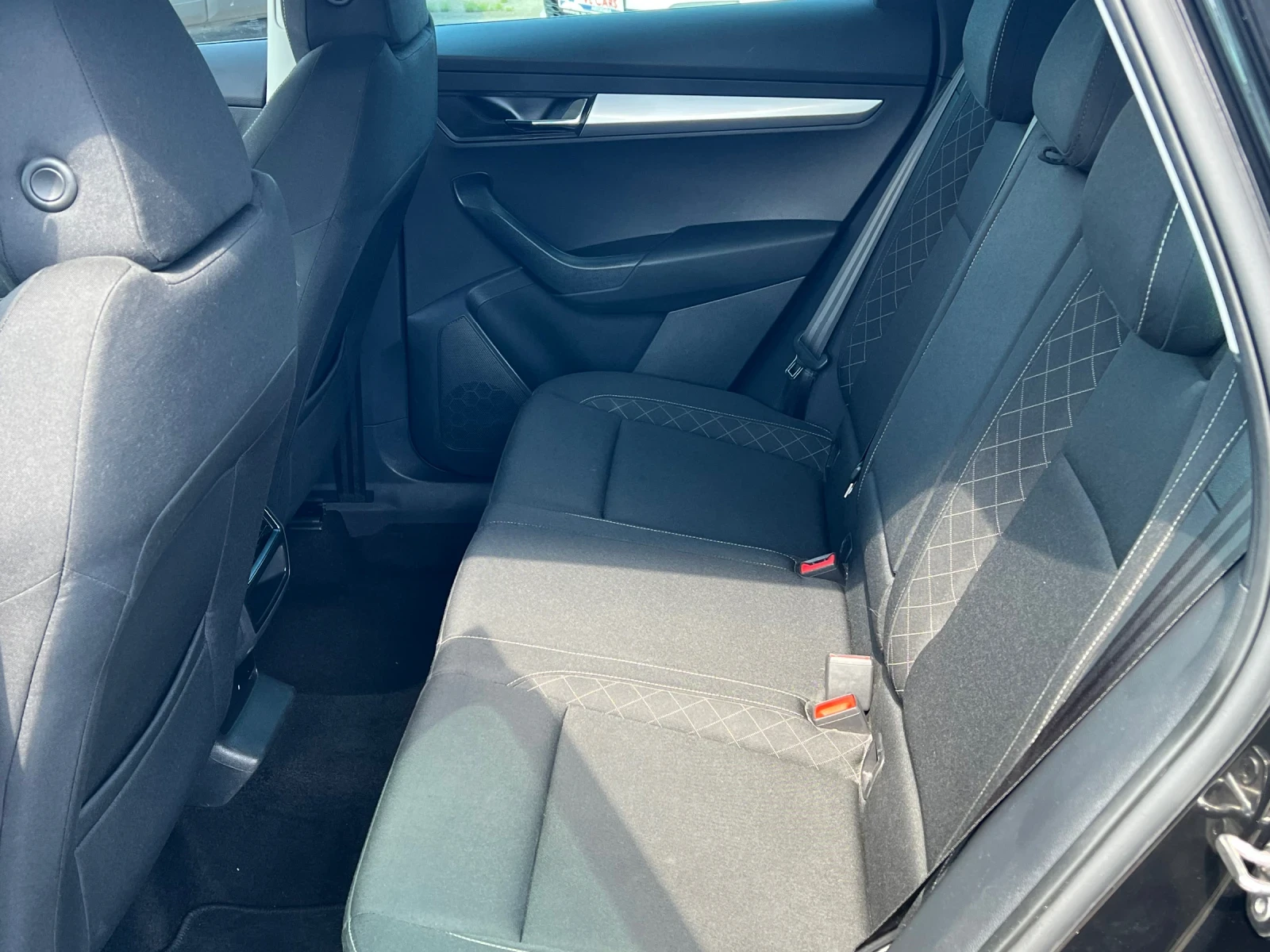 Skoda Karoq 1.5 Automatic , снимка 15 - Автомобили и джипове - 54712768