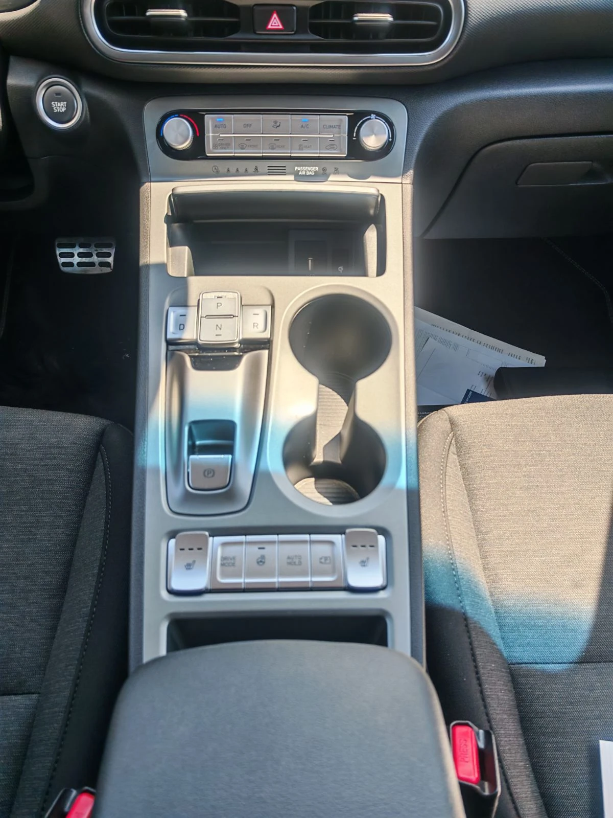 Hyundai Kona 42KWh/BLUELINK/ГАРАНЦИОННА/ТЕРМОПОМПА/SOH100%, снимка 12 - Автомобили и джипове - 55023921