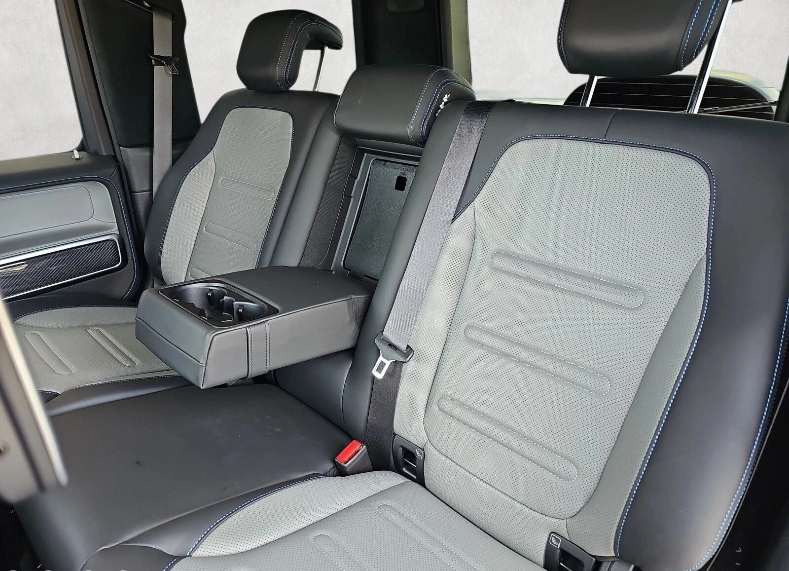 Mercedes-Benz G 580 EQ 116 kWh 4MATIC Edition ONE, снимка 7 - Автомобили и джипове - 55021838