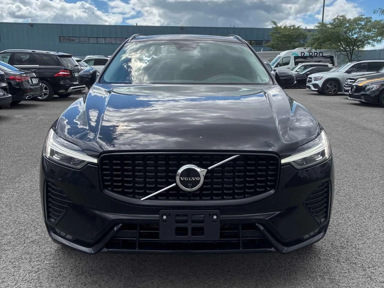 Volvo XC60 * Plus Dark Theme * АВТОКРЕДИТ* , снимка 6 - Автомобили и джипове - 56361818