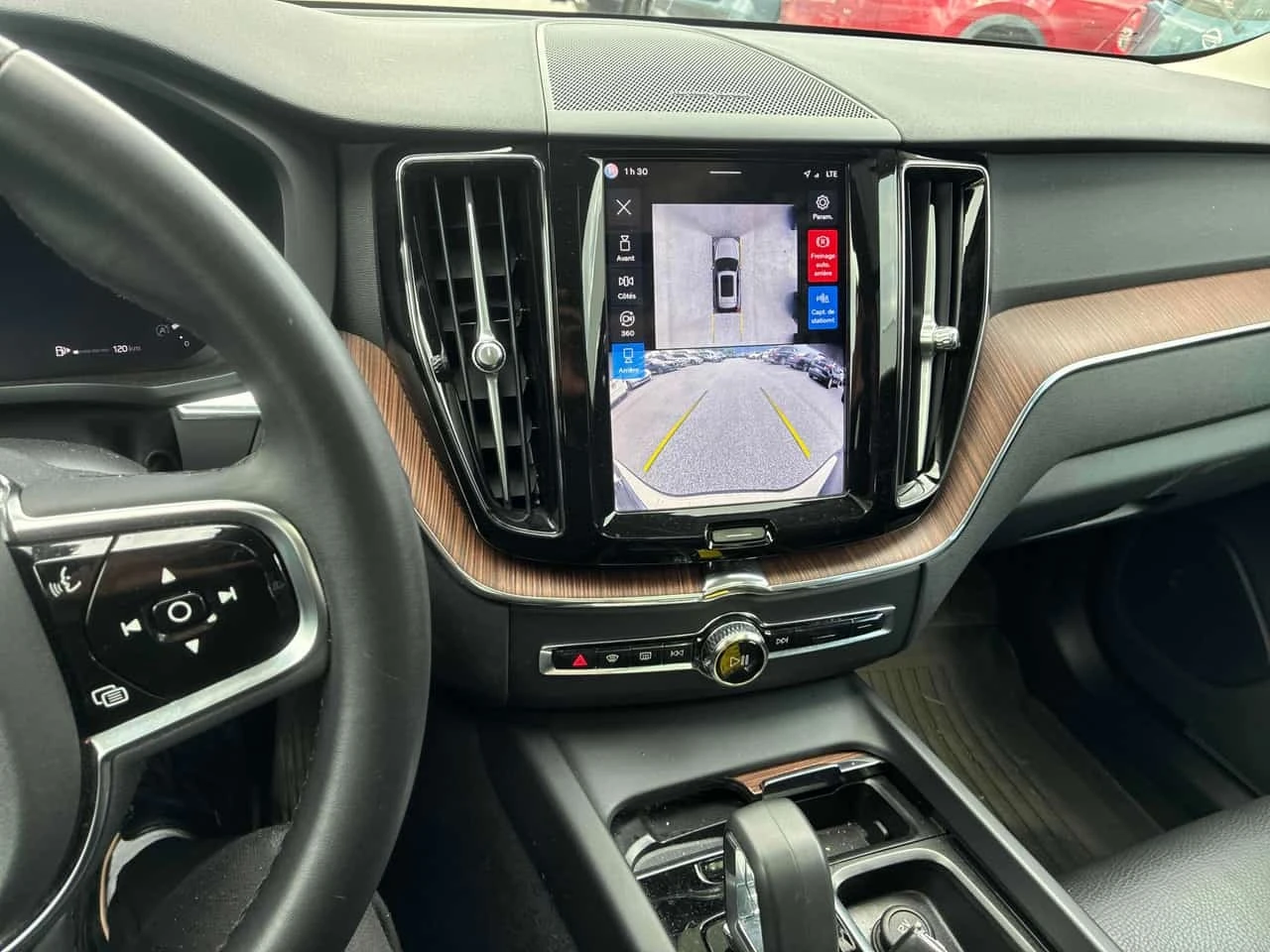 Volvo XC60 * Plus Dark Theme * АВТОКРЕДИТ* , снимка 9 - Автомобили и джипове - 56361818