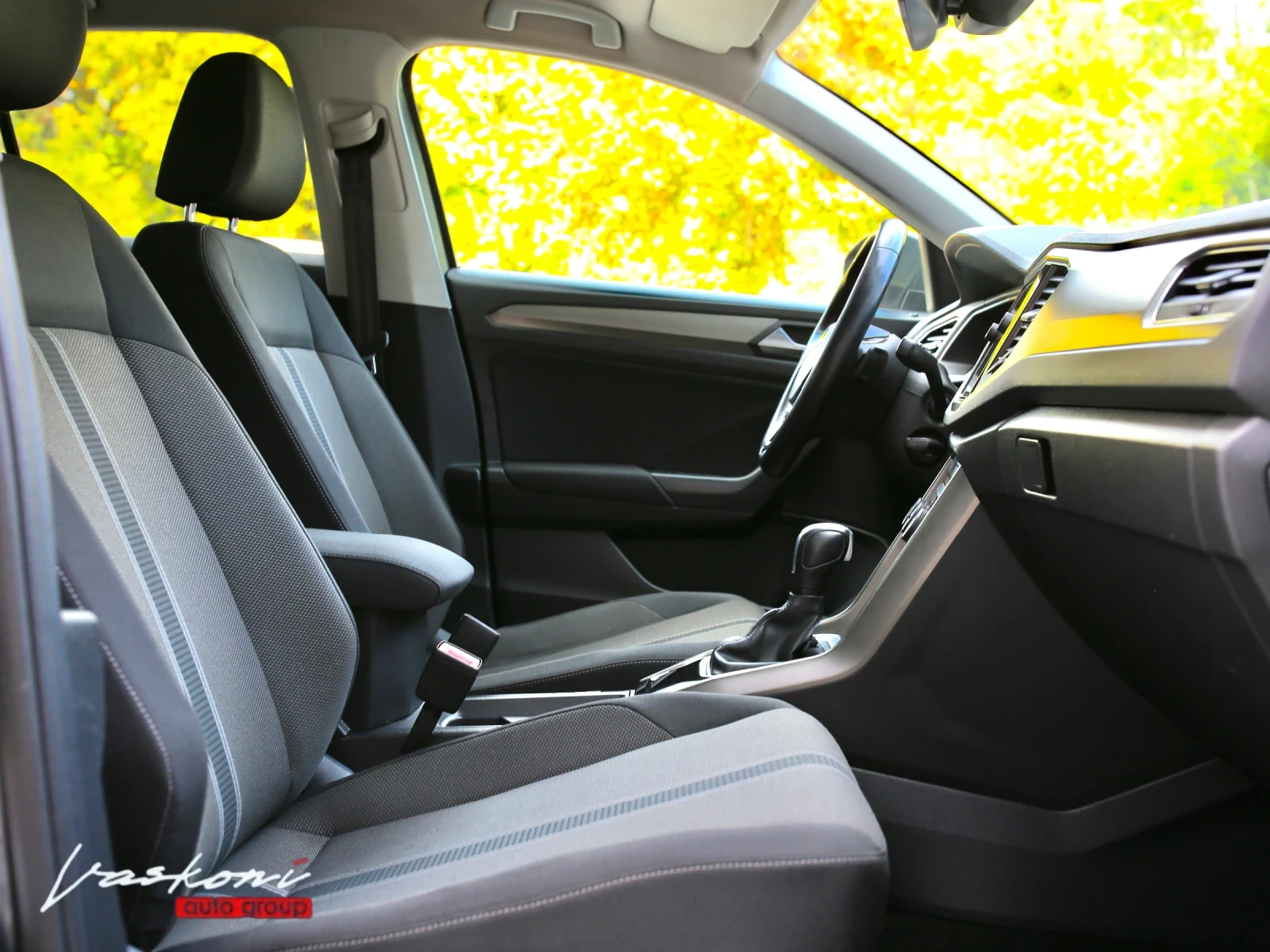VW T-Roc 2.0 TDI, снимка 12 - Автомобили и джипове - 56525240