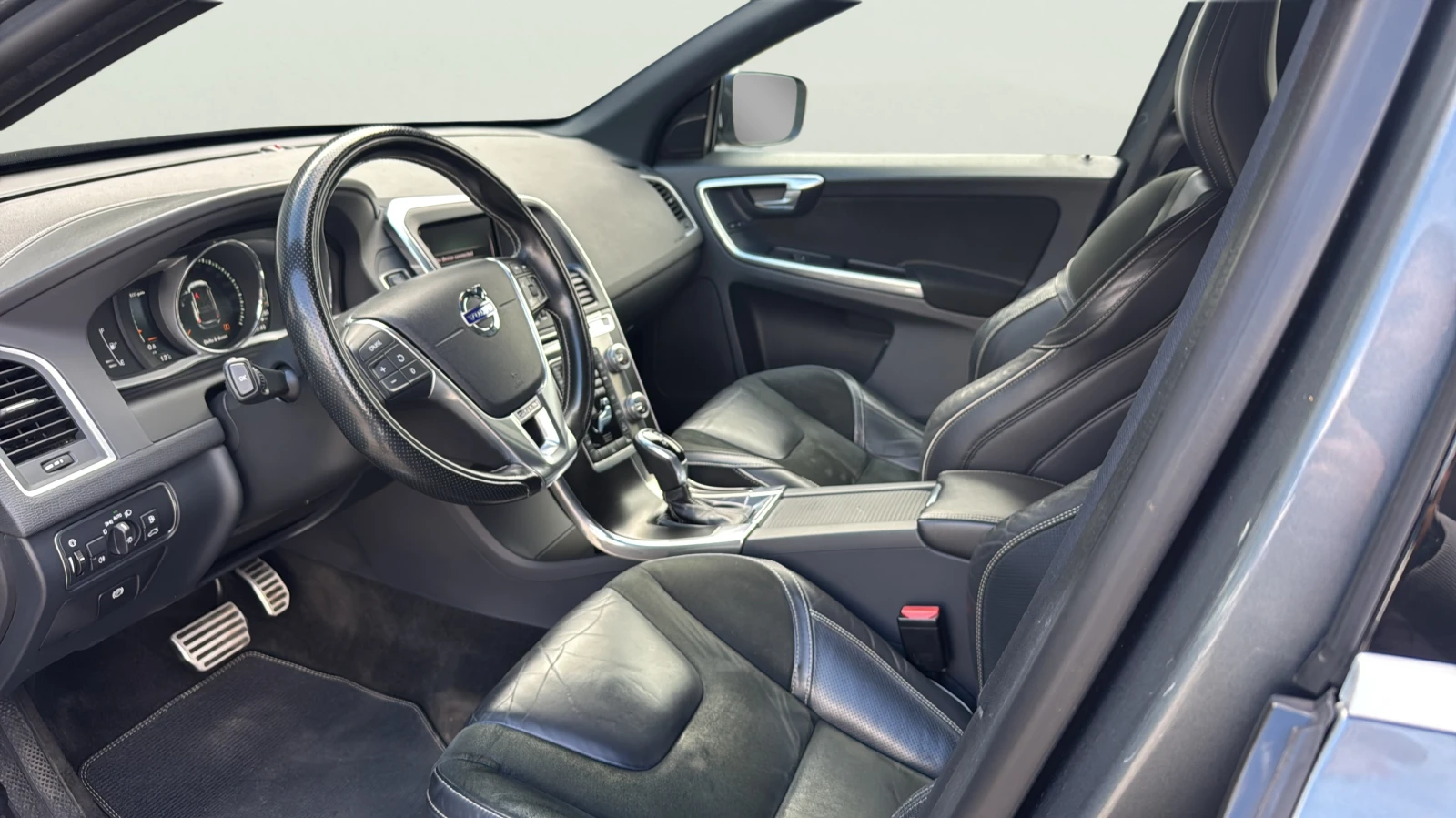 Volvo XC60 2.4 D5, снимка 10 - Автомобили и джипове - 56557853