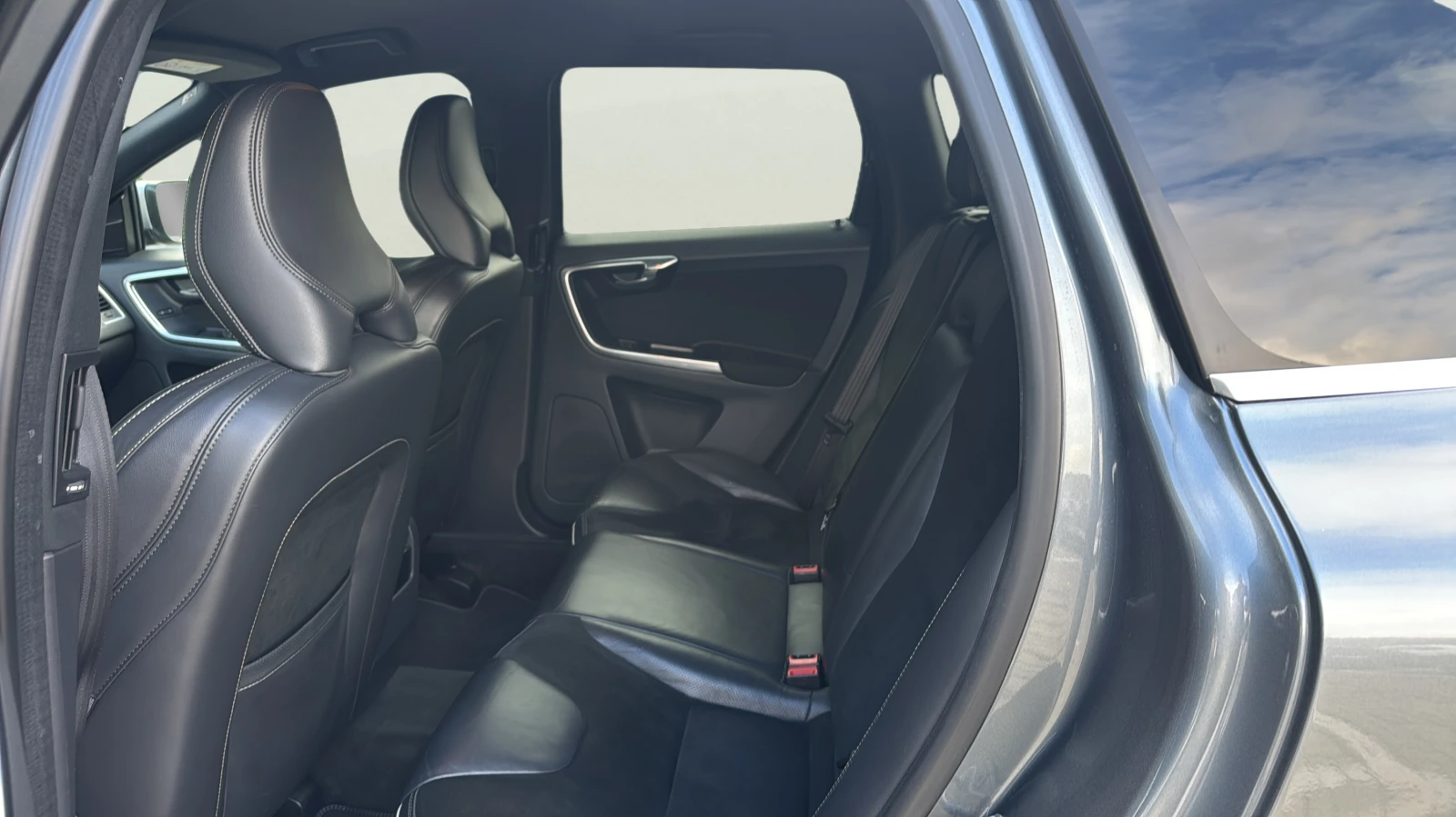 Volvo XC60 2.4 D5, снимка 11 - Автомобили и джипове - 56557853