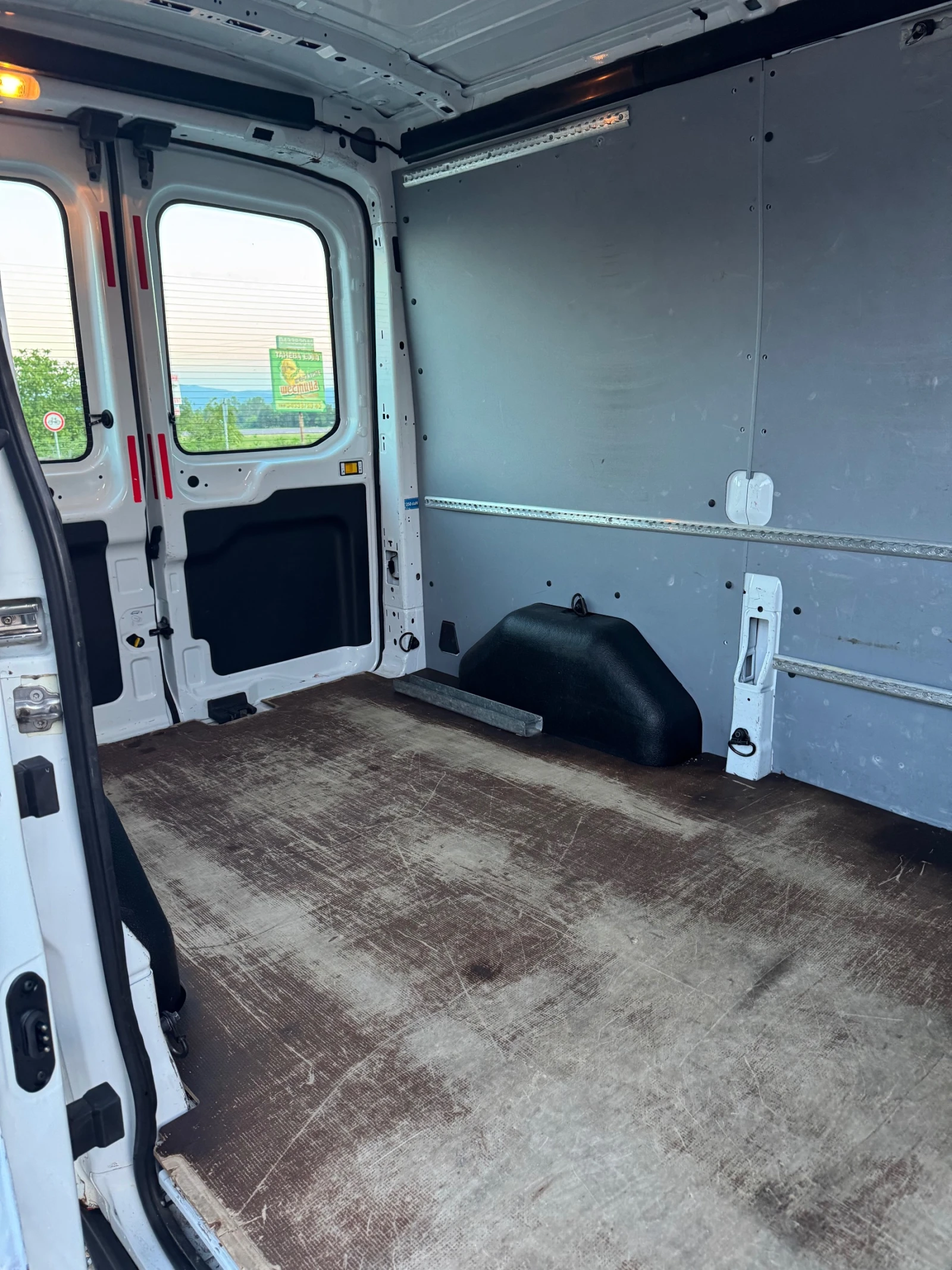 Ford Transit 2.2TDCI* 125кс* ЛЕД Фарове* Климатик* Оригинал* 6с, снимка 10 - Бусове и автобуси - 53989895
