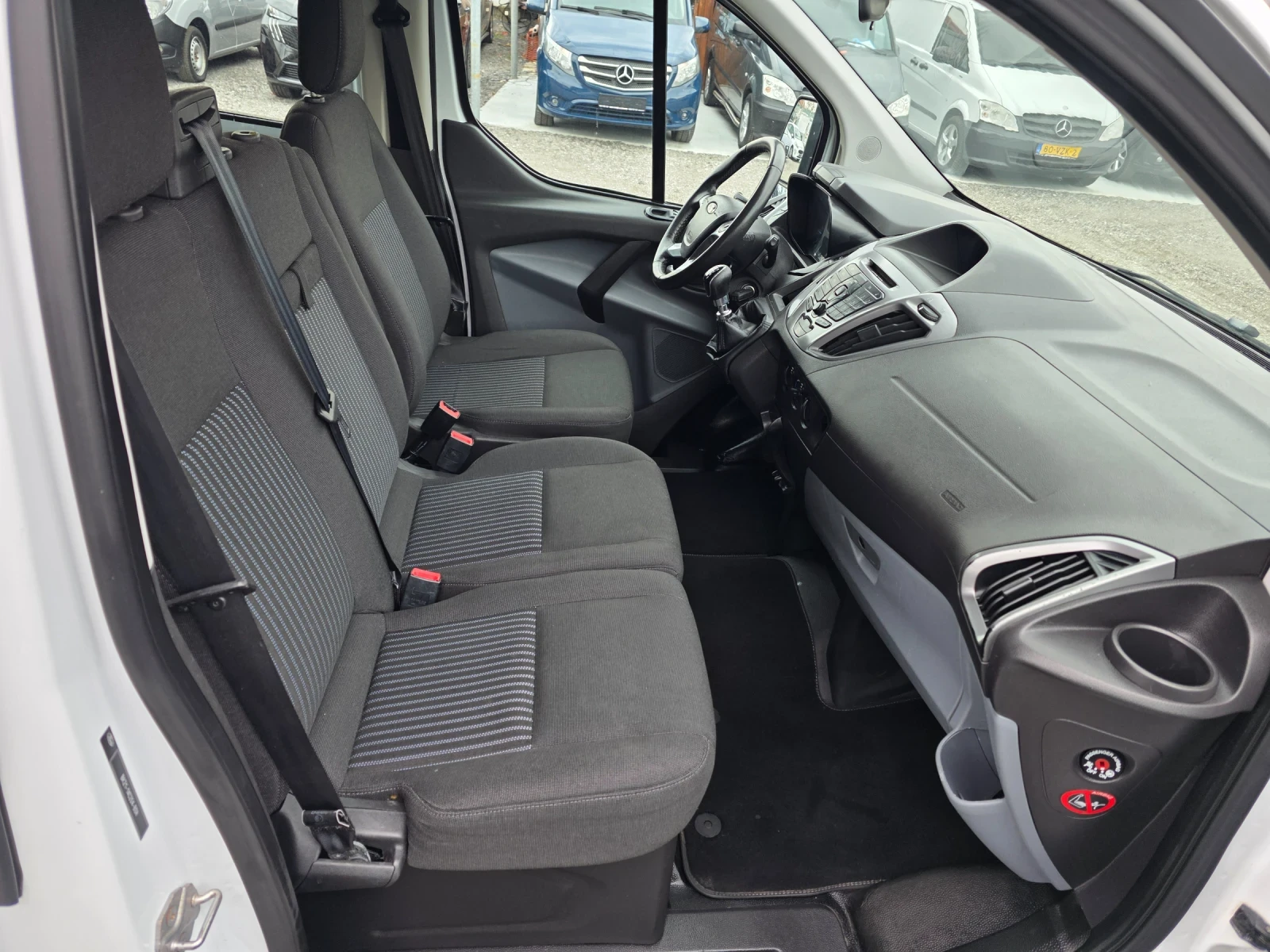 Ford Transit Custom 2.2tdci 8+ 1, снимка 14 - Бусове и автобуси - 56666445
