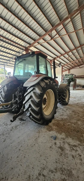 Трактор New Holland, снимка 3