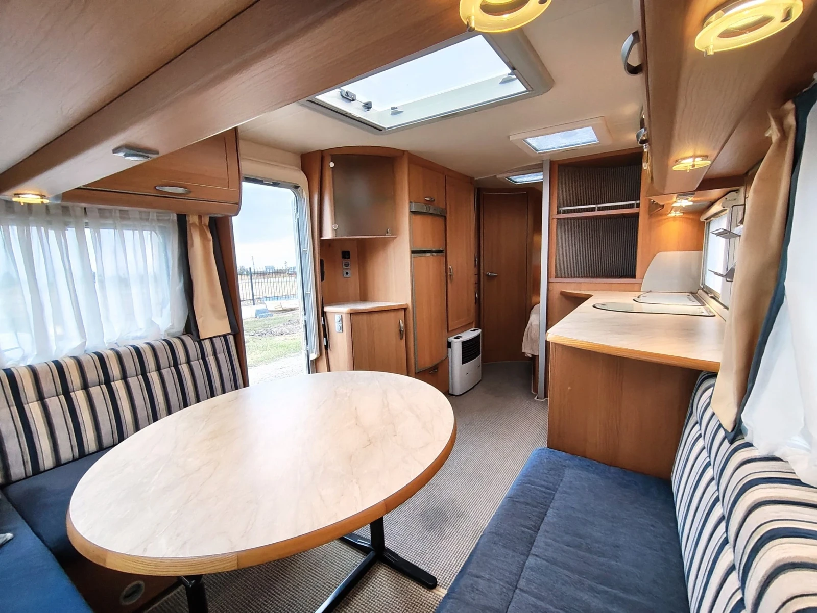 Каравана Knaus Nordic Plus 580//ФОРСЕЛТ// MOTOR MOVER// WC//  - изображение 9