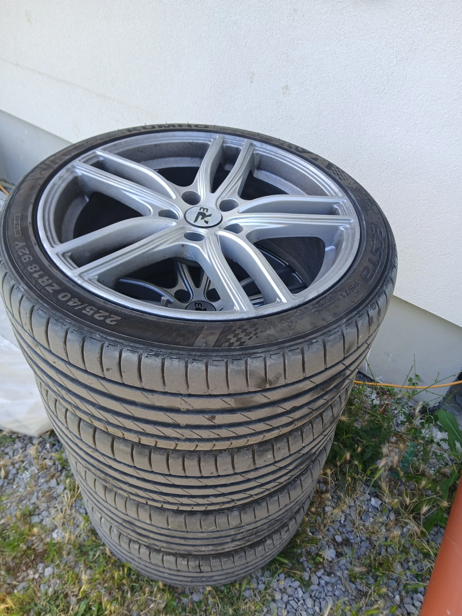 Гуми с джанти Kumho 225/40R18, снимка 2 - Гуми и джанти - 54996000