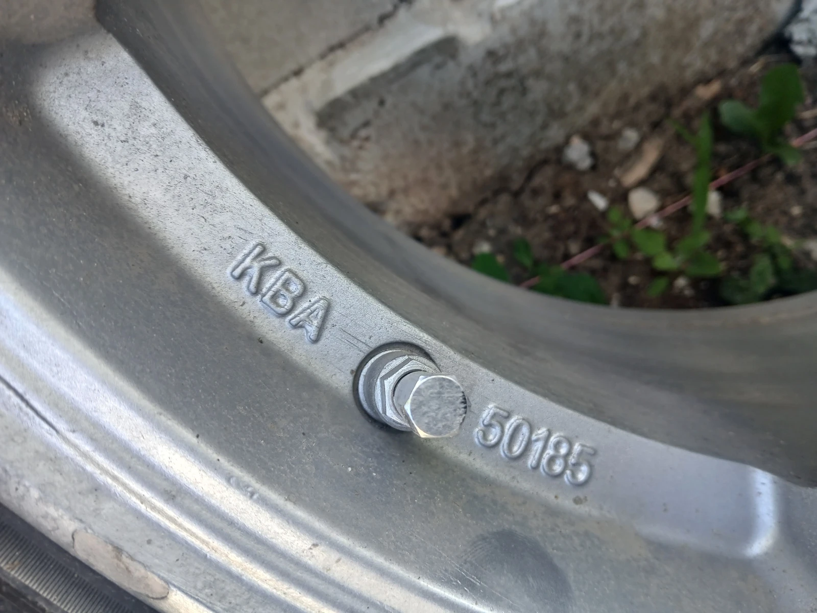 Гуми с джанти Kumho 225/40R18, снимка 5 - Гуми и джанти - 54996000